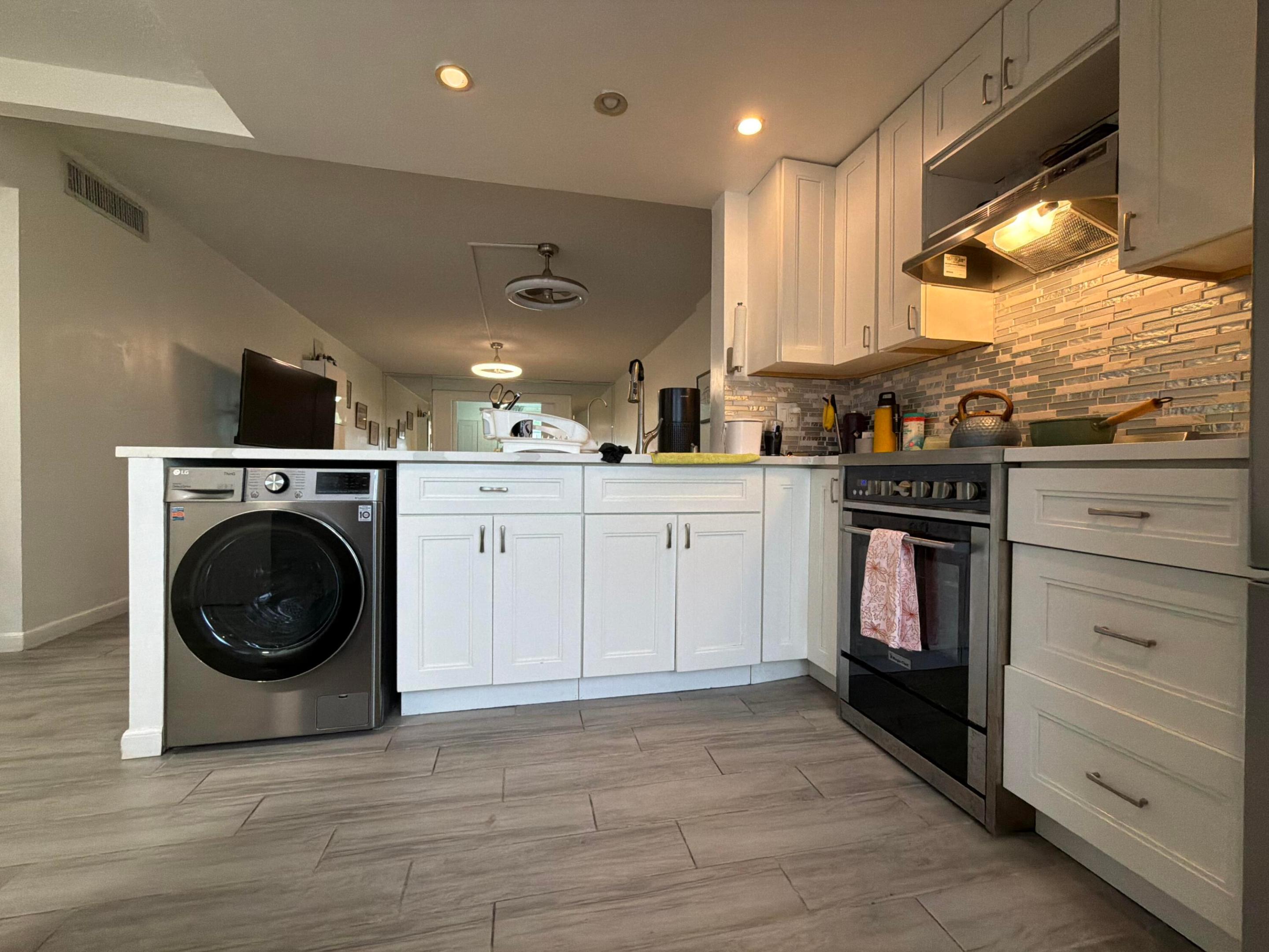 320 NE 12th Ave #105