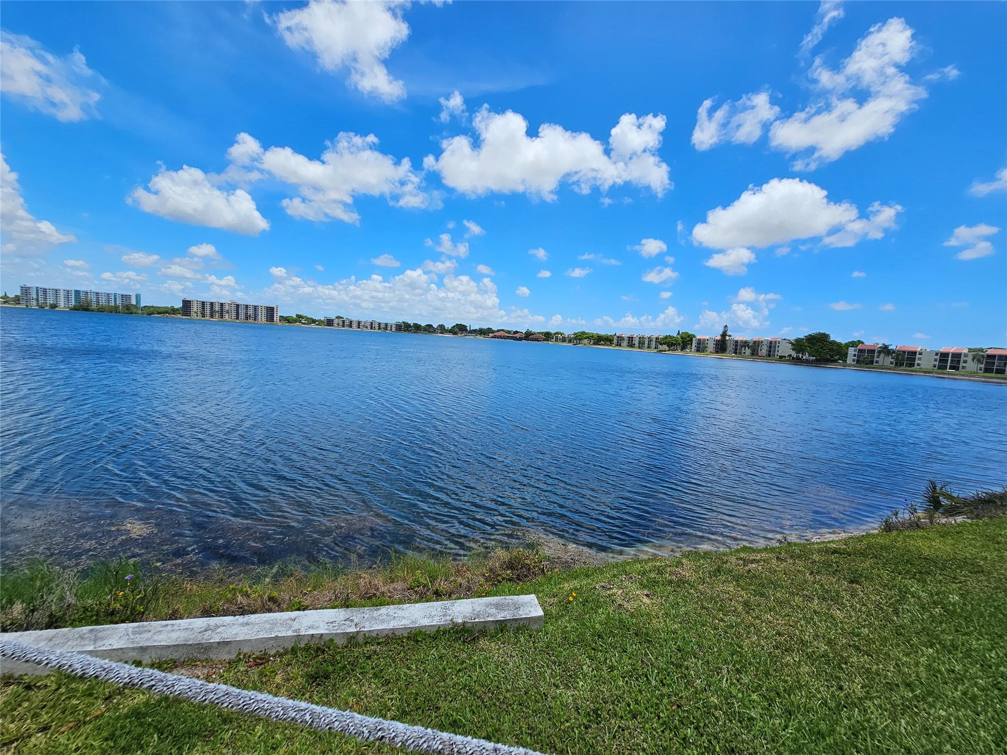 115 Lake Emerald Dr #307