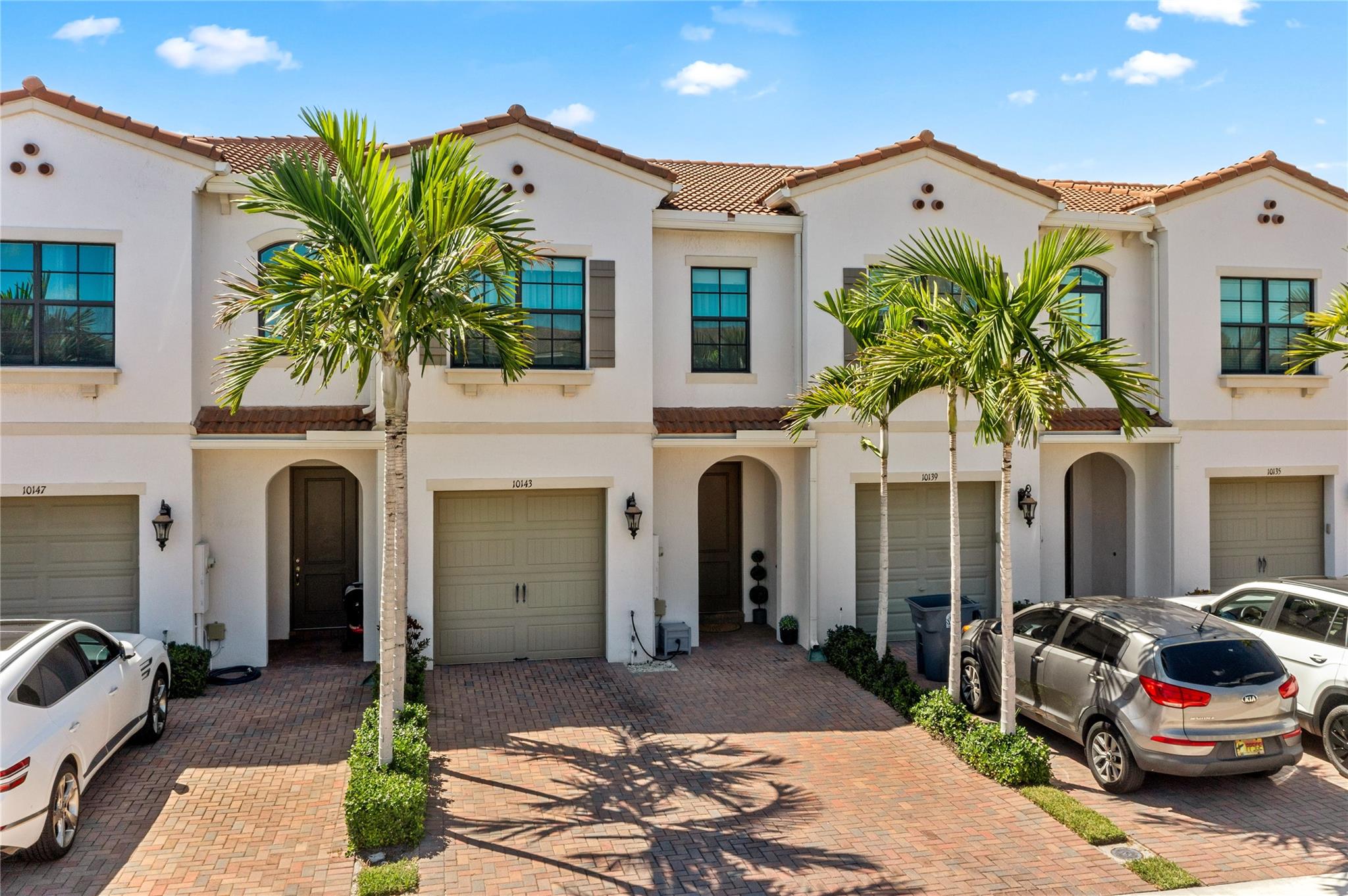 10143 Akenside Dr