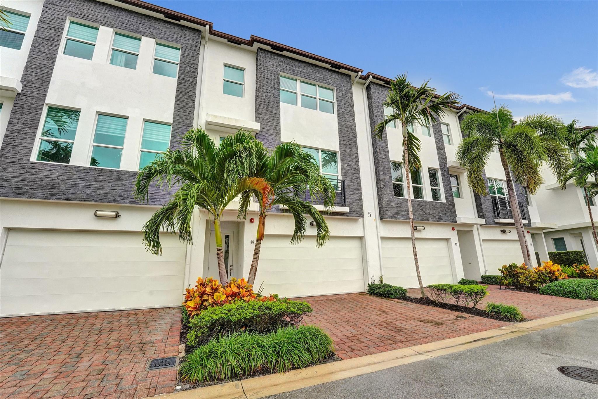 2900 NE 12th Ter #19
