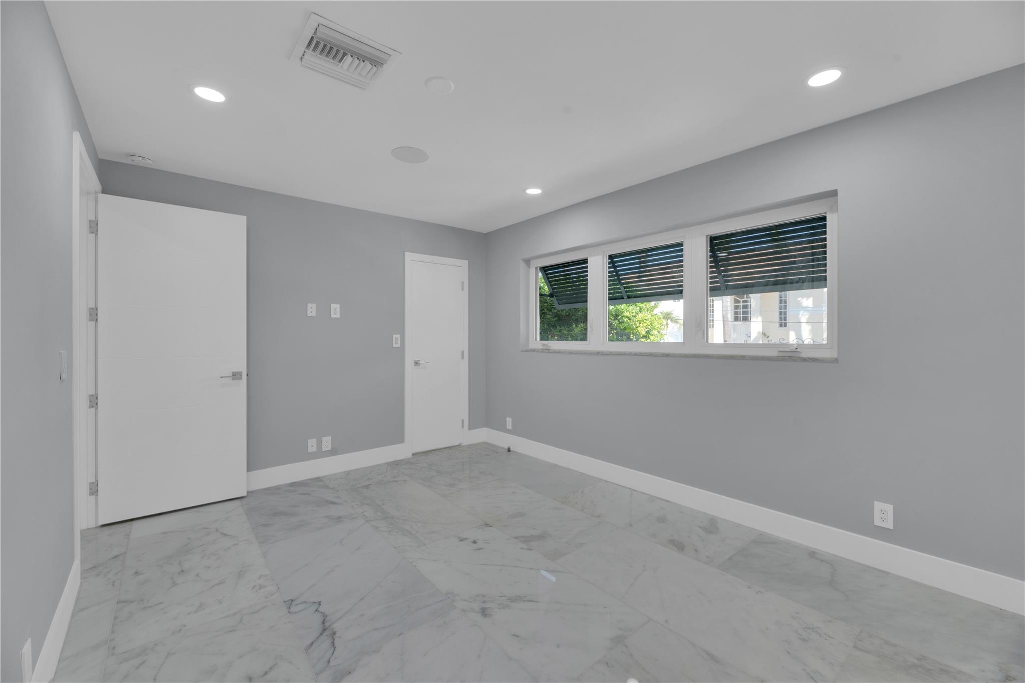 2520 Laguna Ter Fort Lauderdale, FL 33316