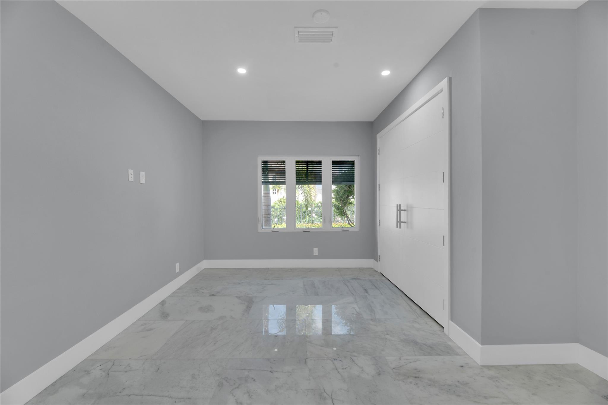 2520 Laguna Ter Fort Lauderdale, FL 33316