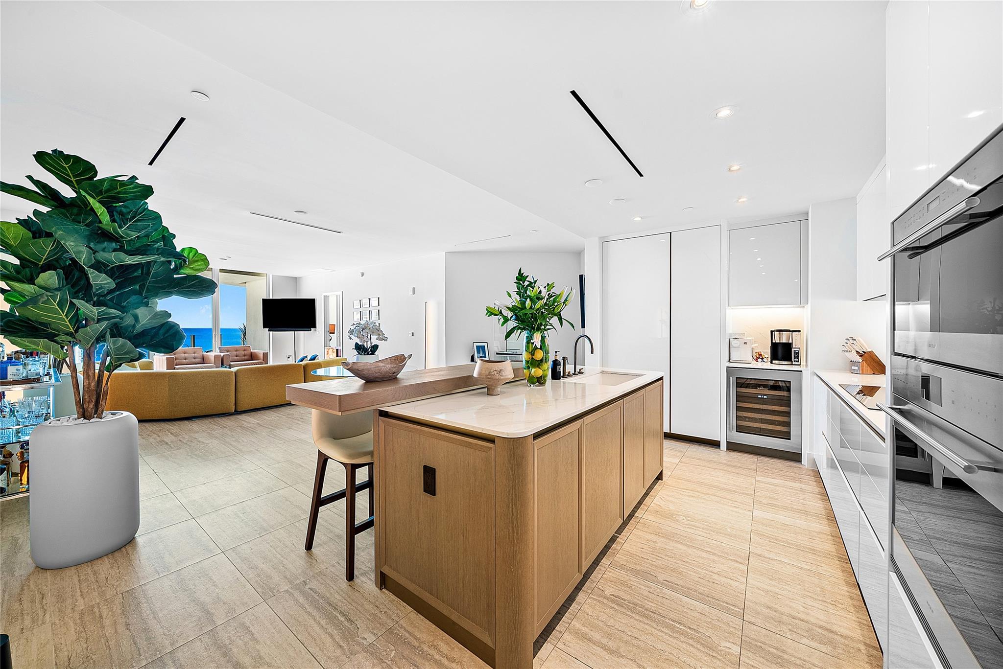 525 N Fort Lauderdale Bch Blvd #1802 Fort Lauderdale, FL 33304