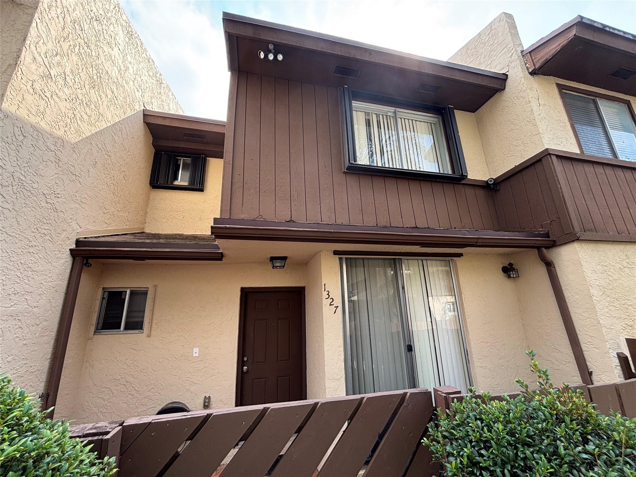 1327 Hampton Blvd #1327