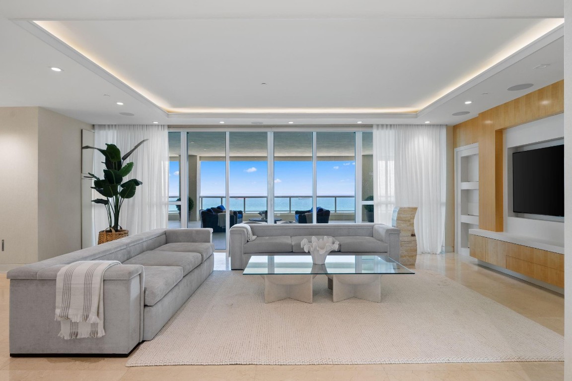 101 S Fort Lauderdale Bch Blvd #PH 2703 Fort Lauderdale, FL 33316