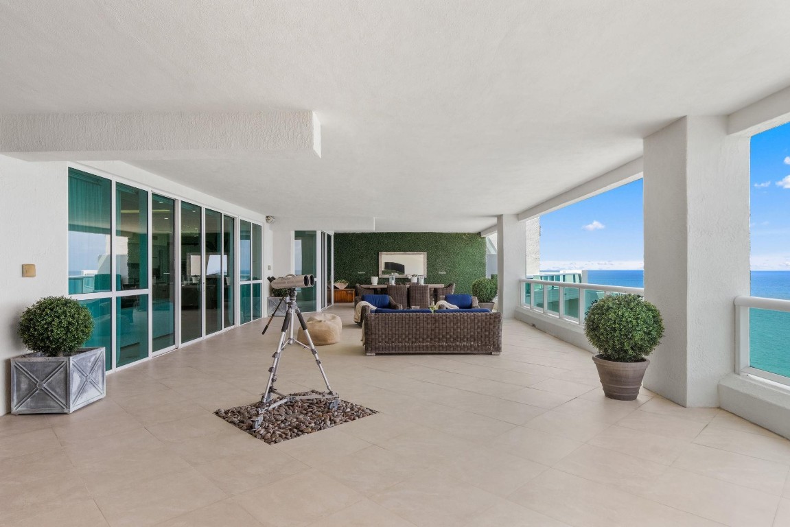 101 S Fort Lauderdale Bch Blvd #PH 2703 Fort Lauderdale, FL 33316