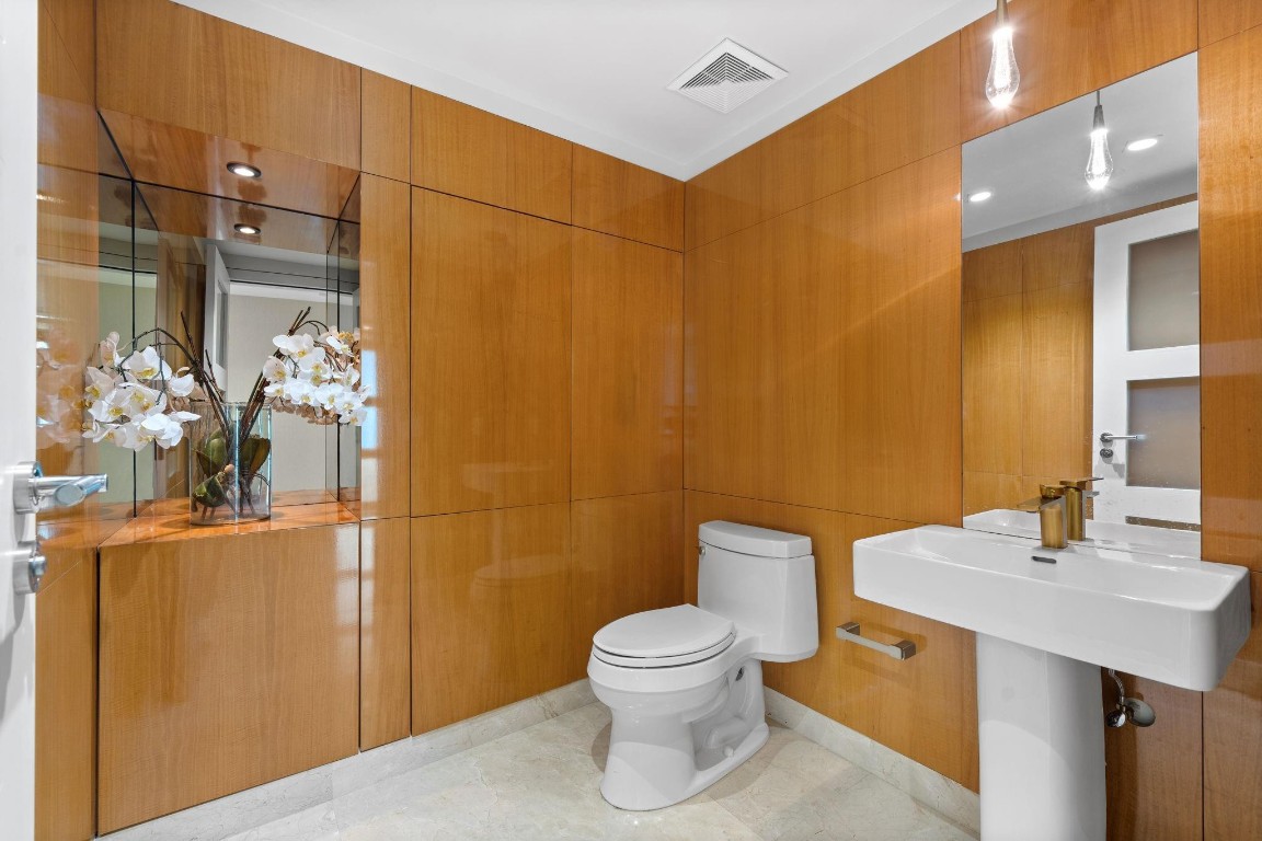 101 S Fort Lauderdale Bch Blvd #PH 2703 Fort Lauderdale, FL 33316