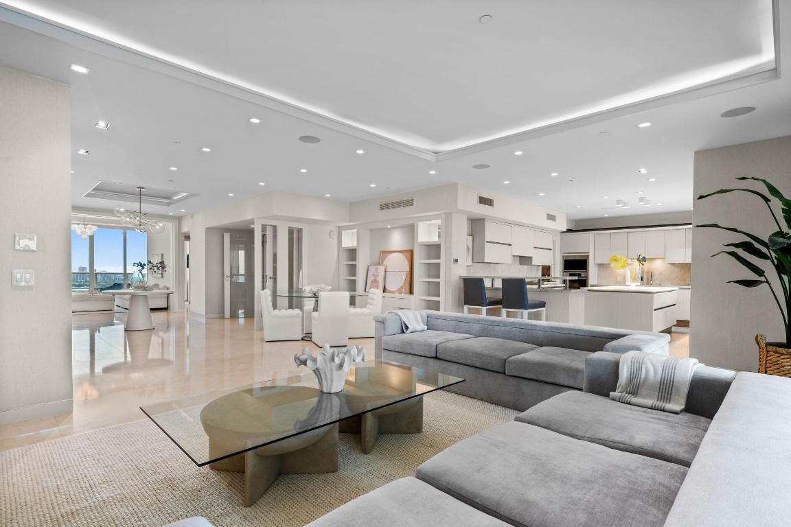 101 S Fort Lauderdale Bch Blvd #PH 2703 Fort Lauderdale, FL 33316