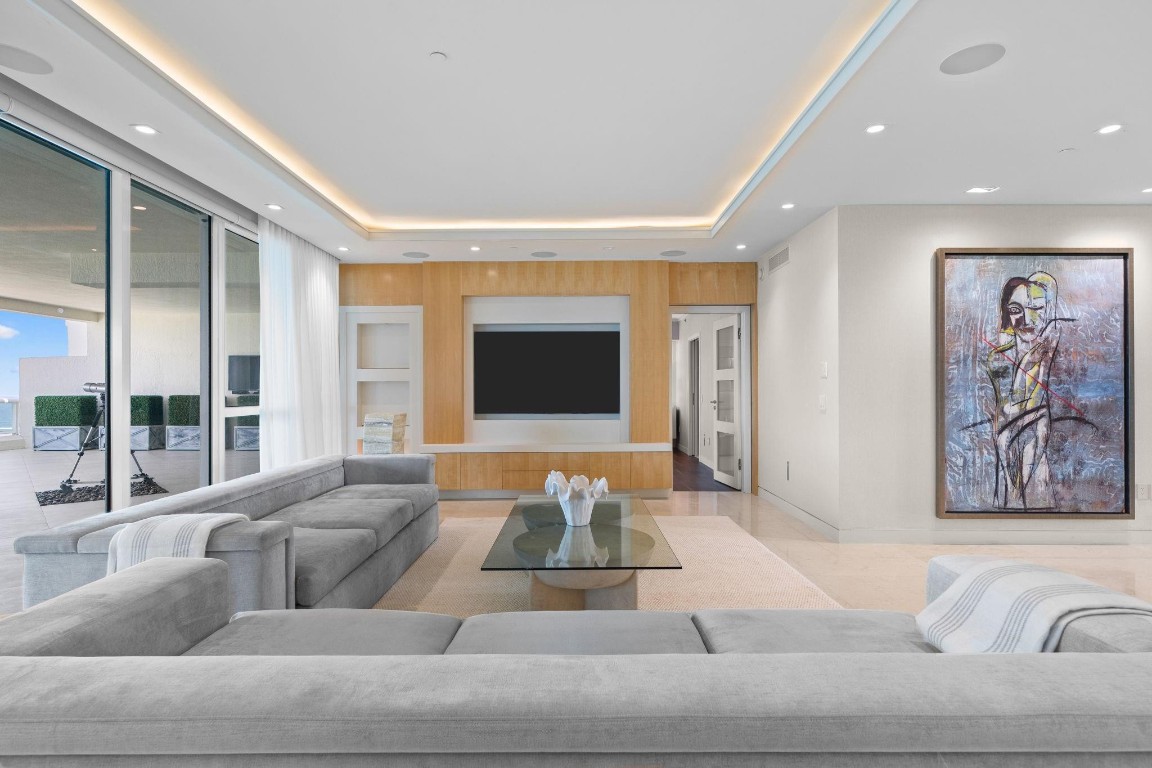 101 S Fort Lauderdale Bch Blvd #PH 2703 Fort Lauderdale, FL 33316