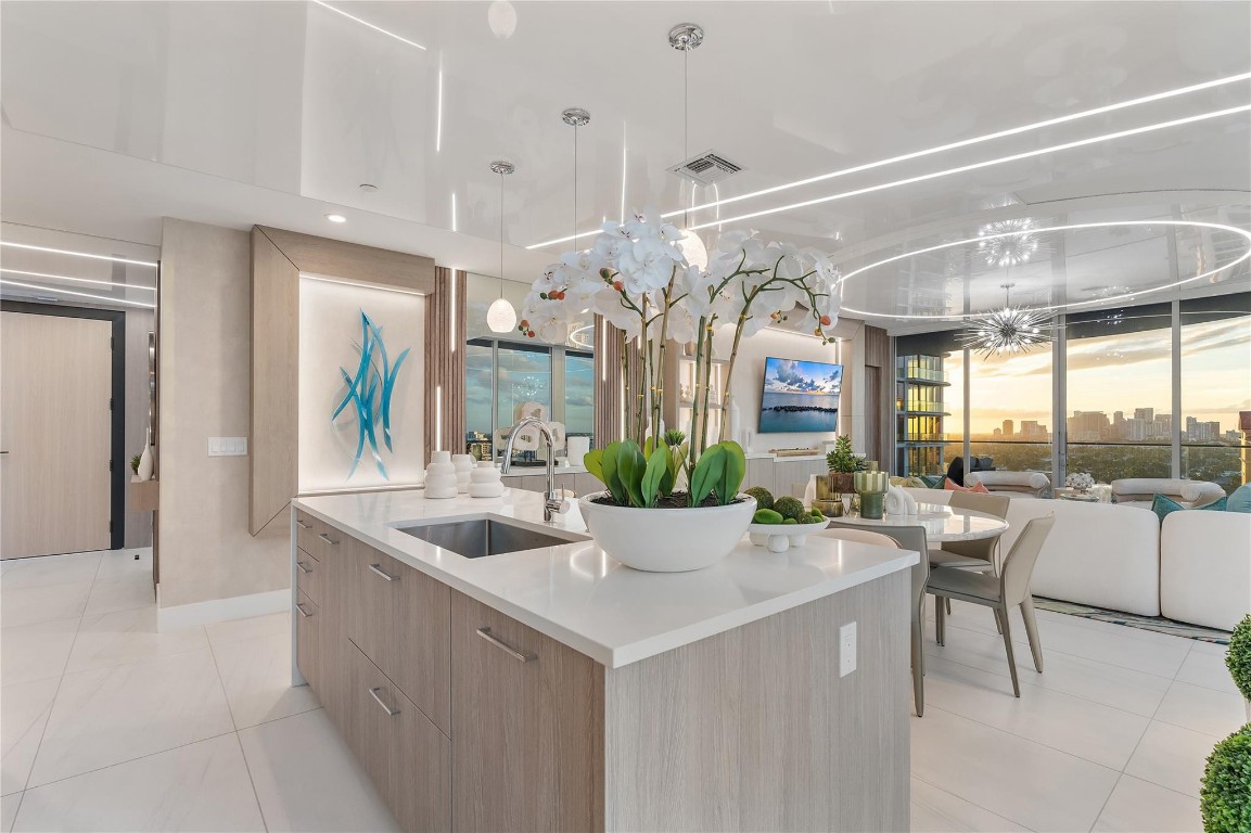 151 N Seabreeze #1403 Fort Lauderdale, FL 33304