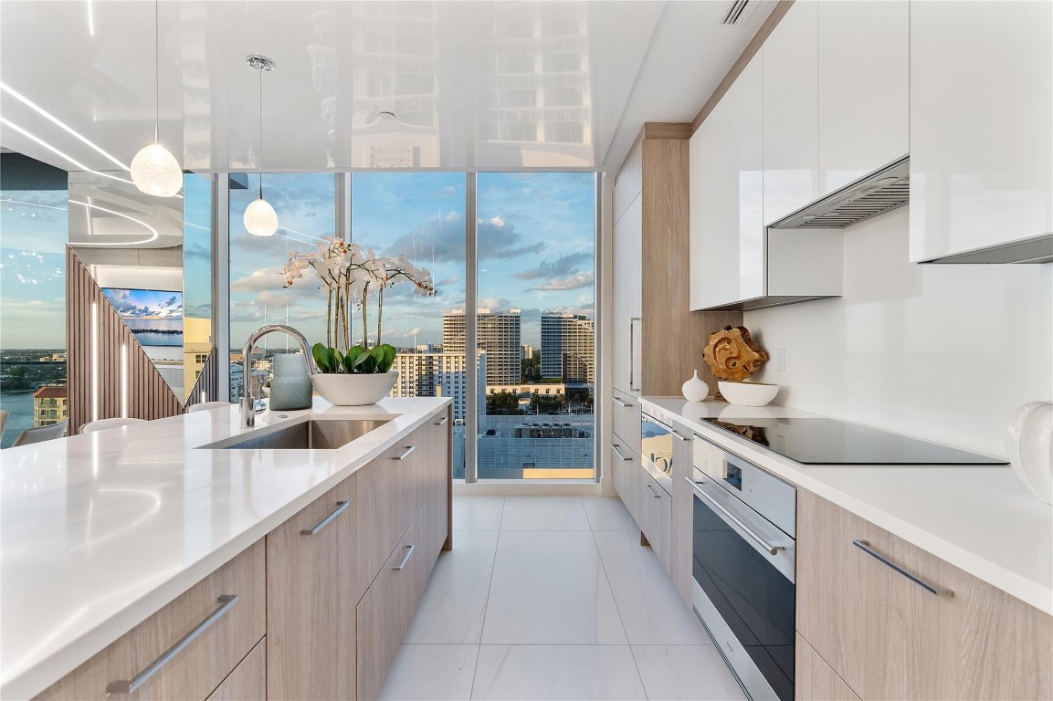 151 N Seabreeze #1403 Fort Lauderdale, FL 33304