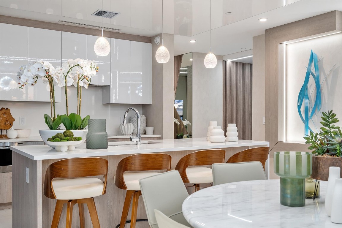 151 N Seabreeze #1403 Fort Lauderdale, FL 33304