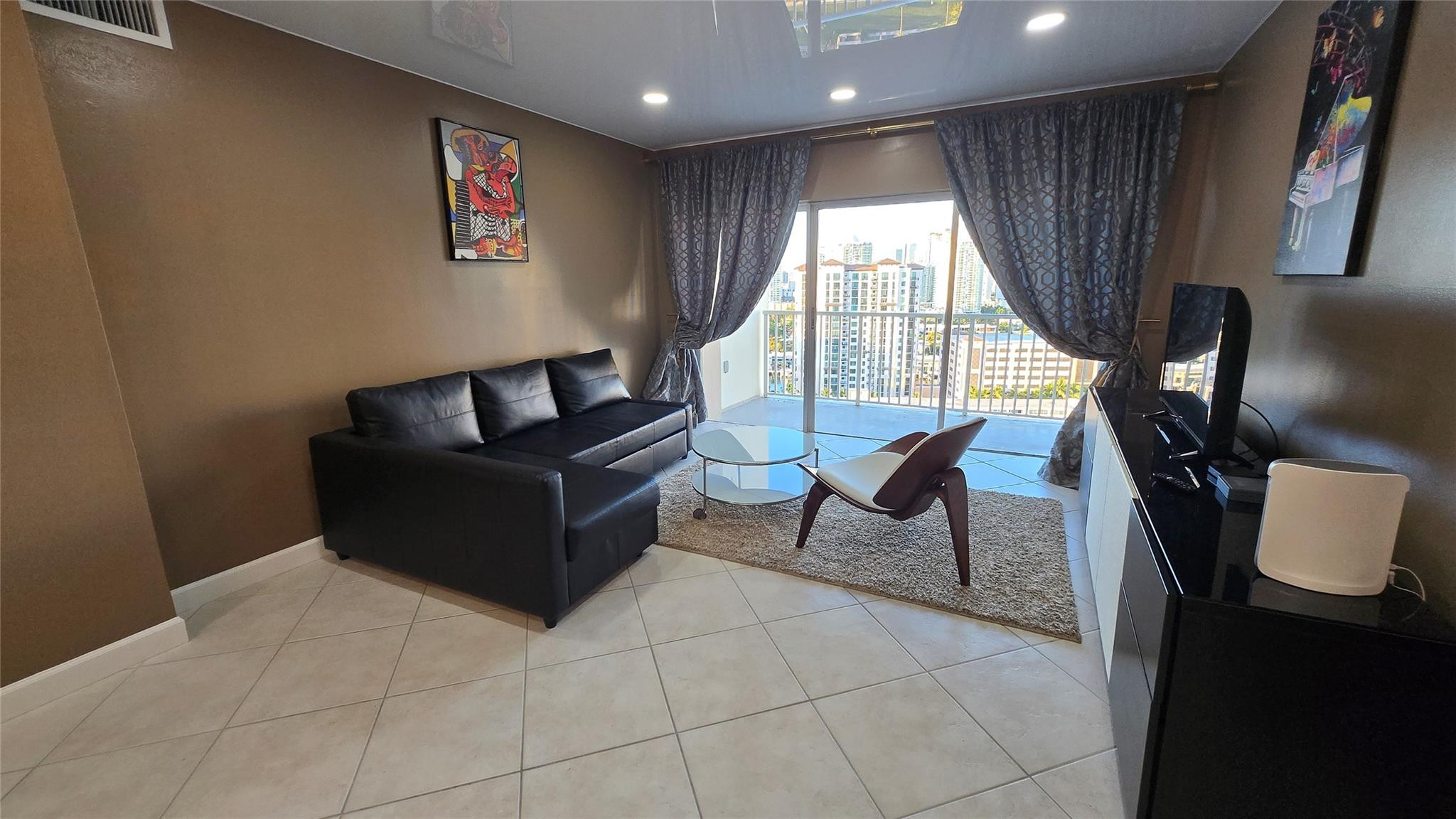 image Arlen House Condo11