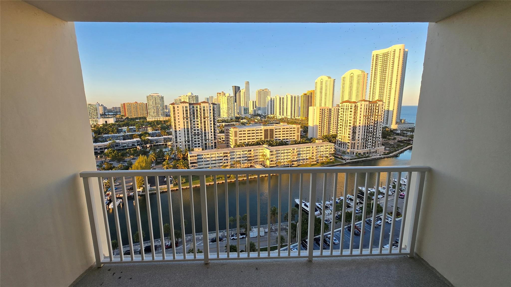 image Arlen House Condo12