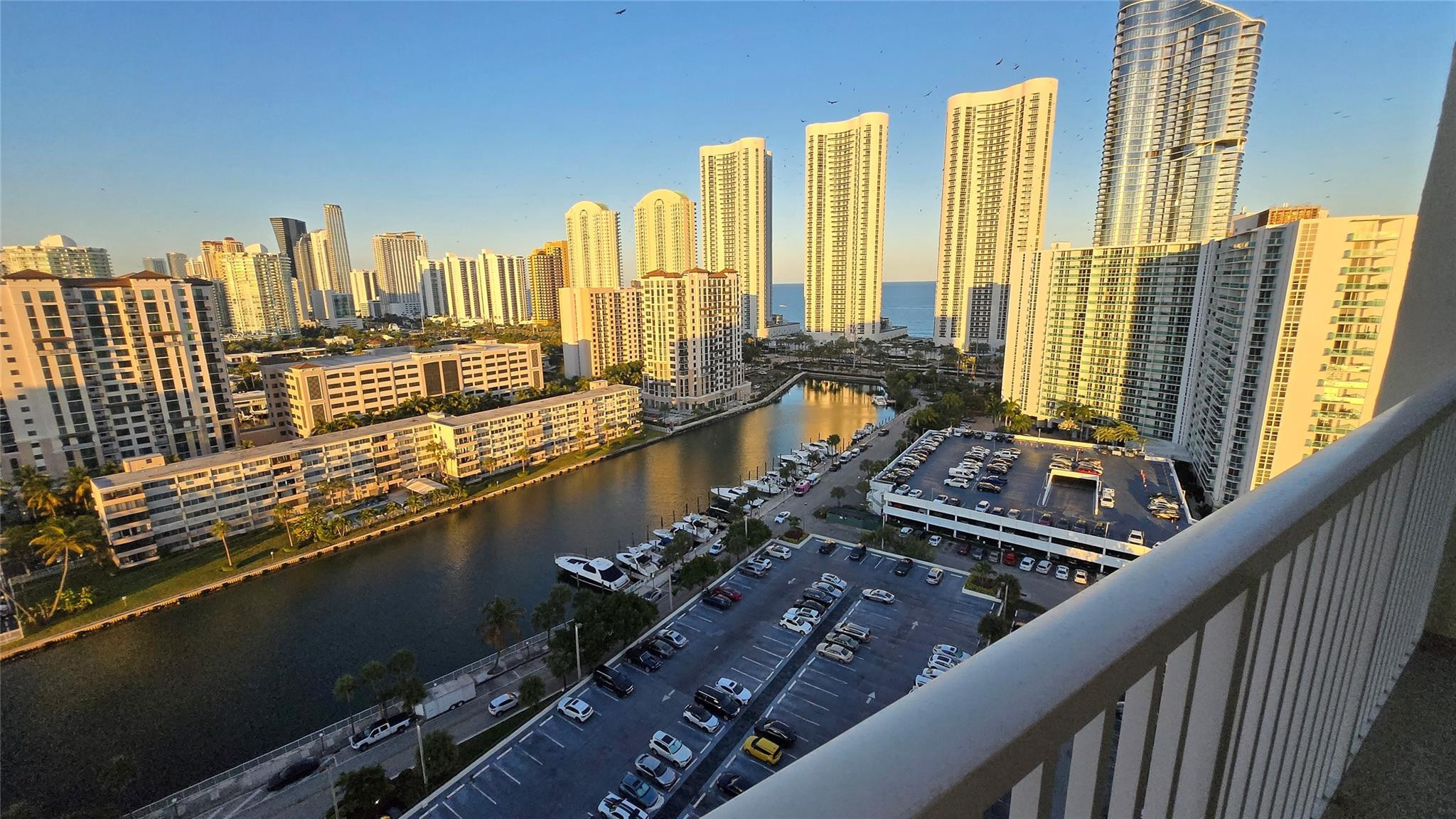 image Arlen House Condo14