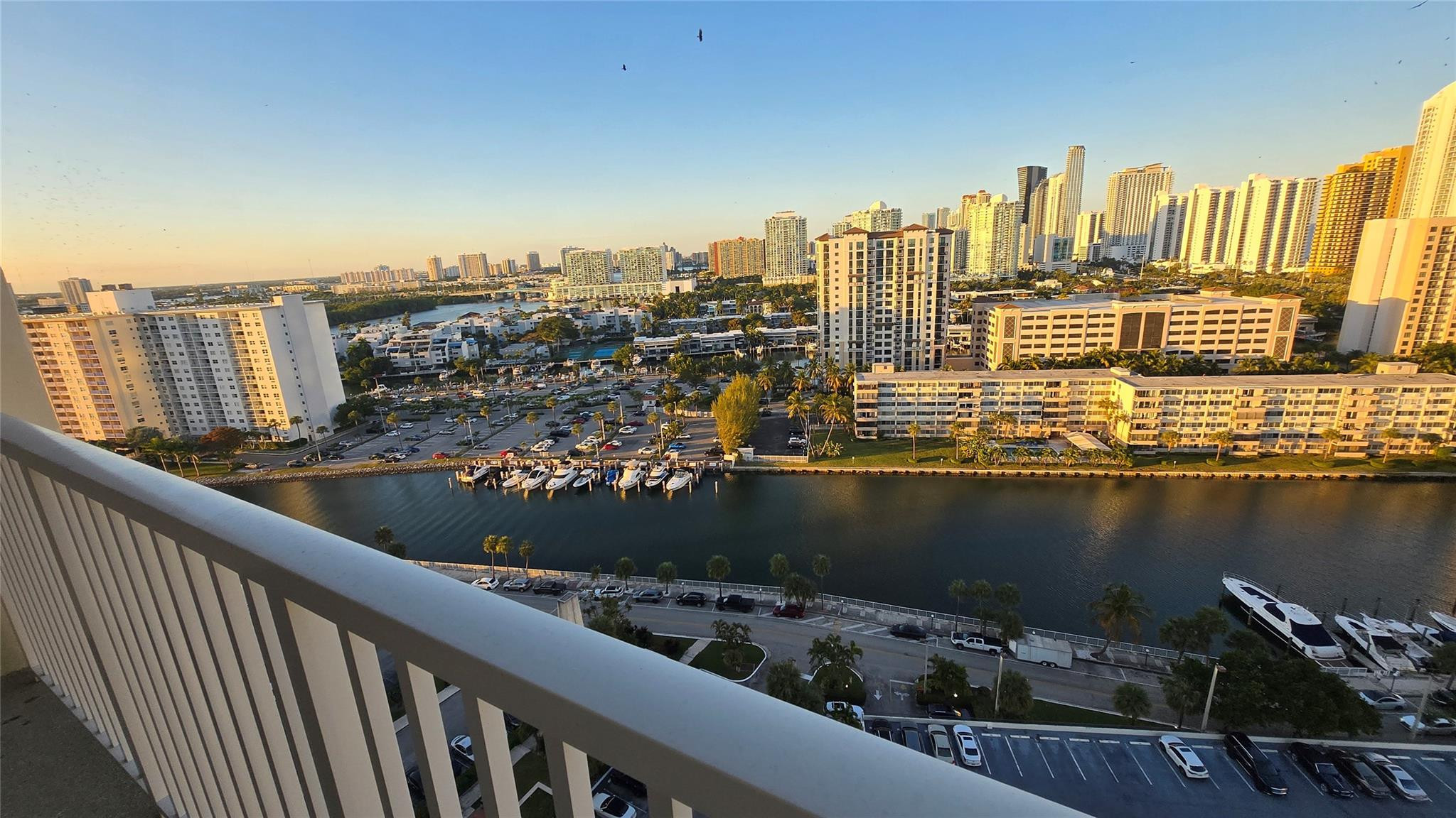 image Arlen House Condo15