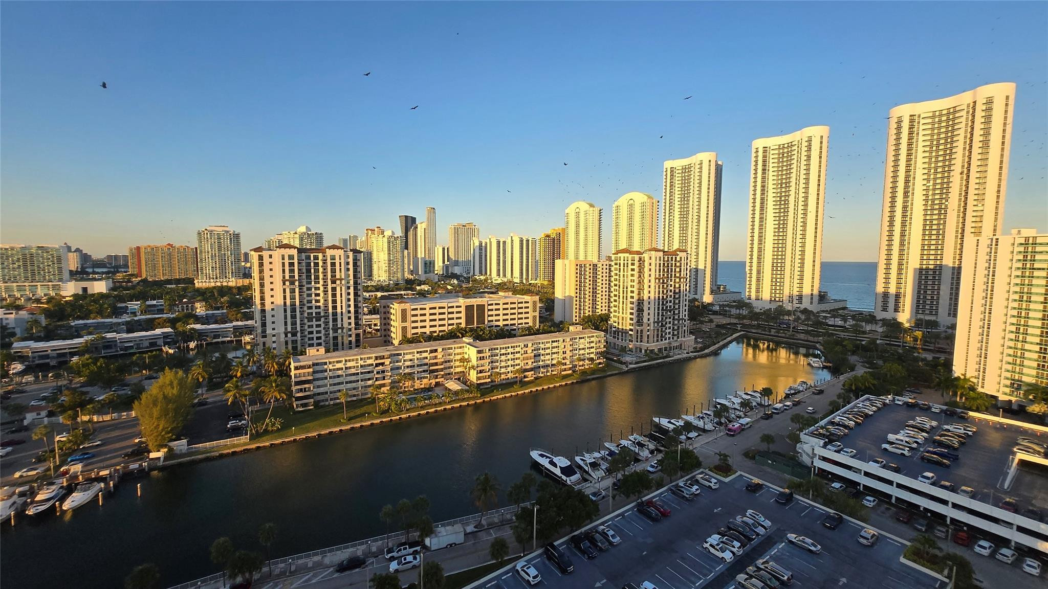 image Arlen House Condo16