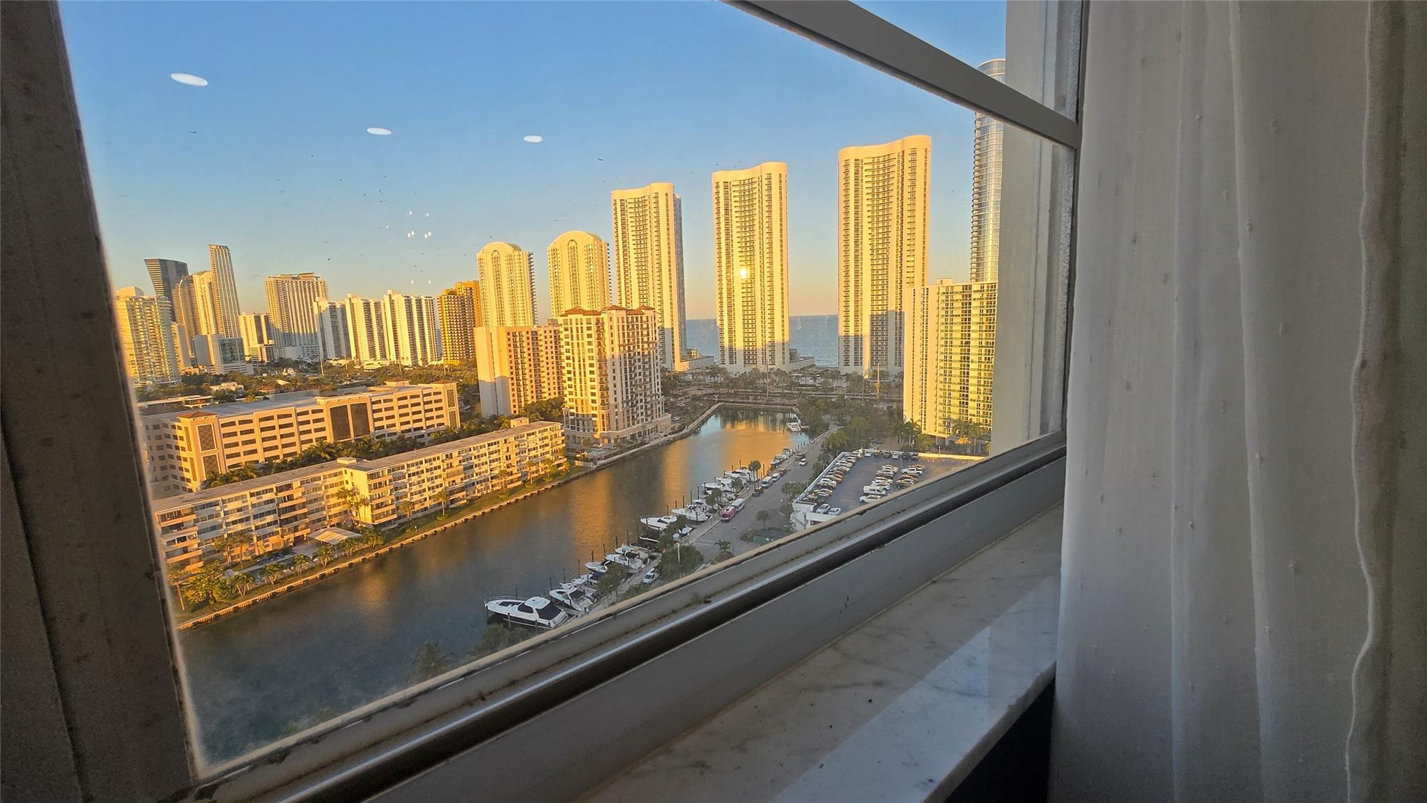 image Arlen House Condo28