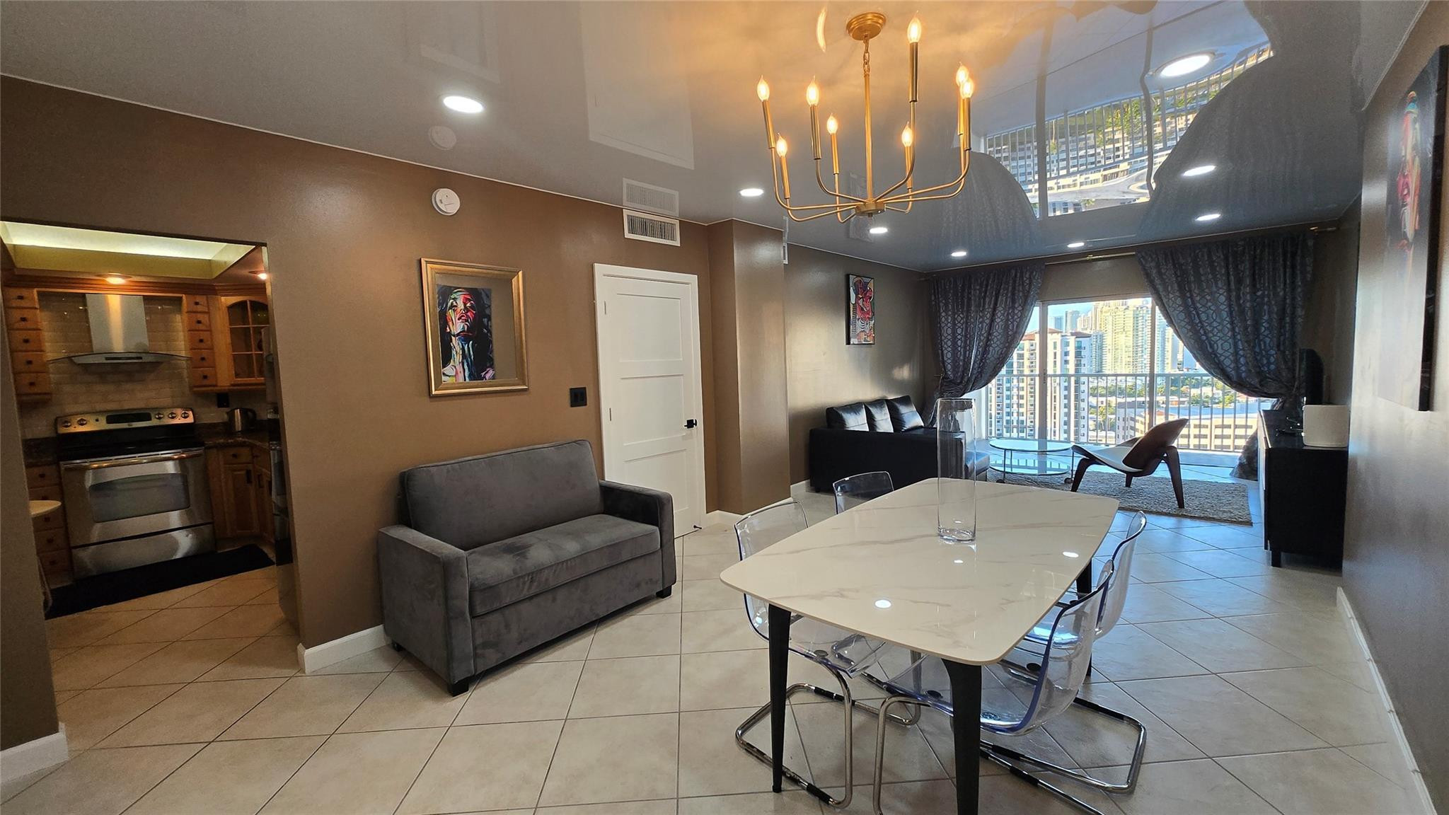 image Arlen House Condo2