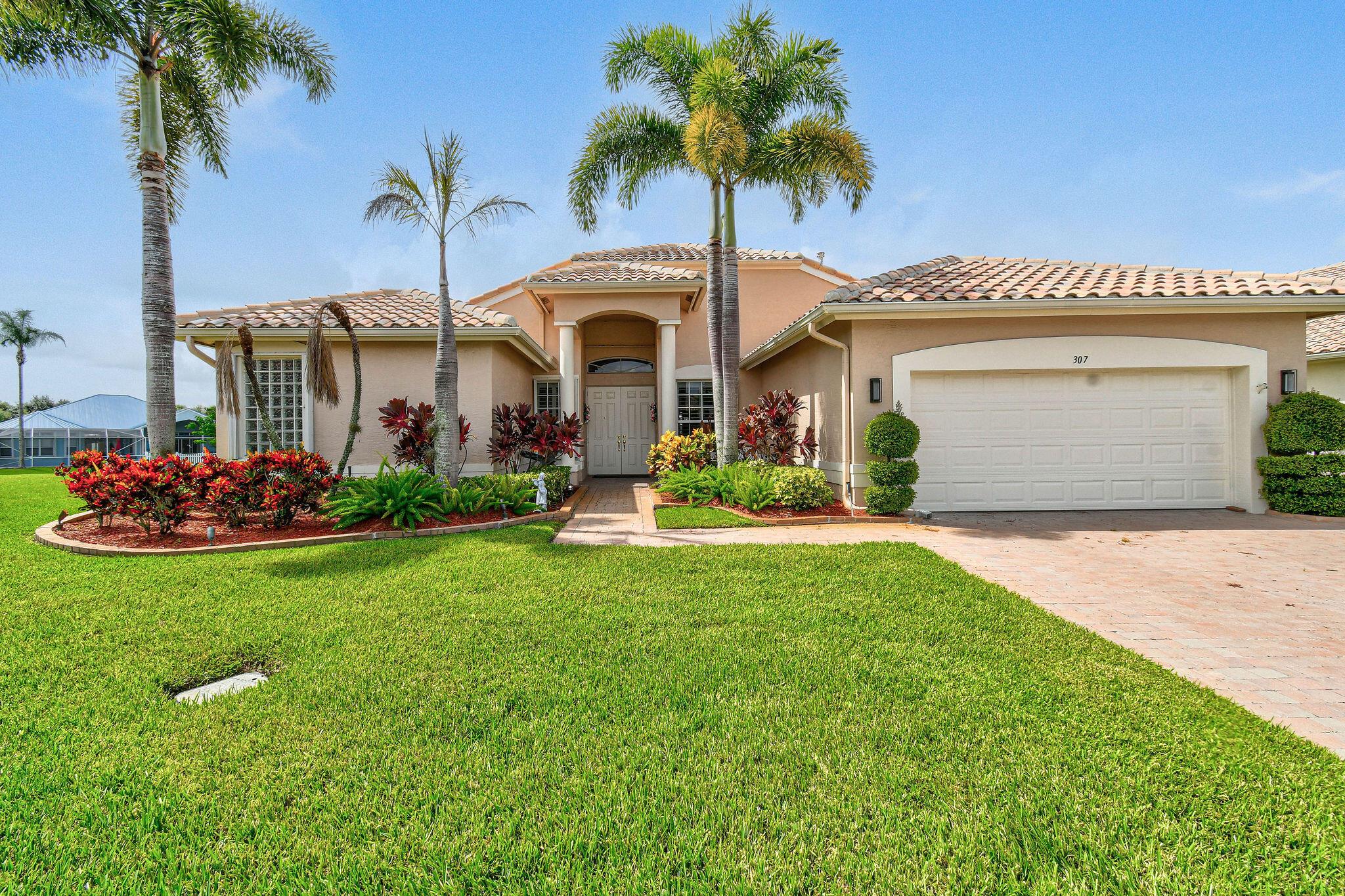307 NW Bayside Ct