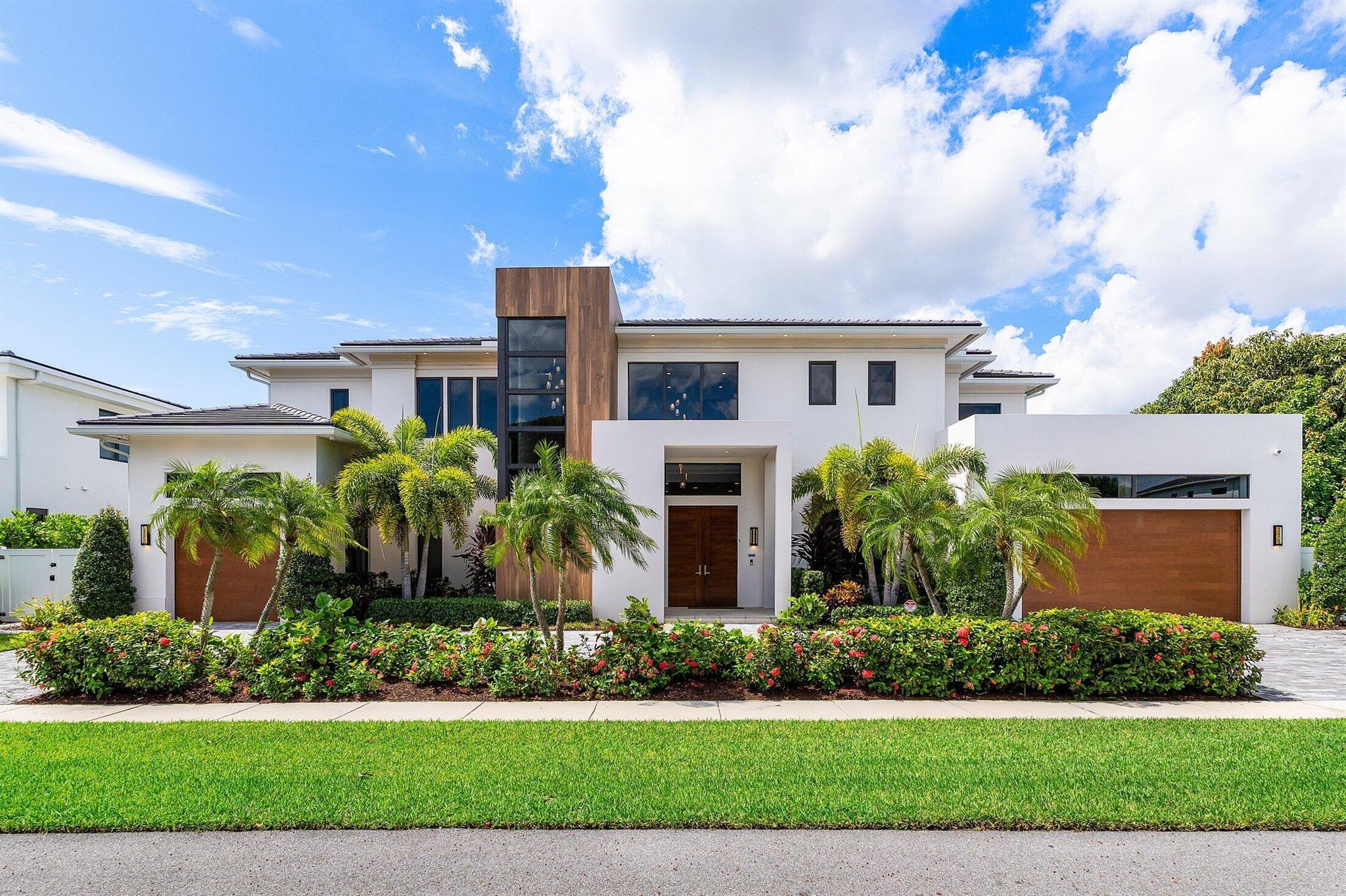 450 NE 10th St