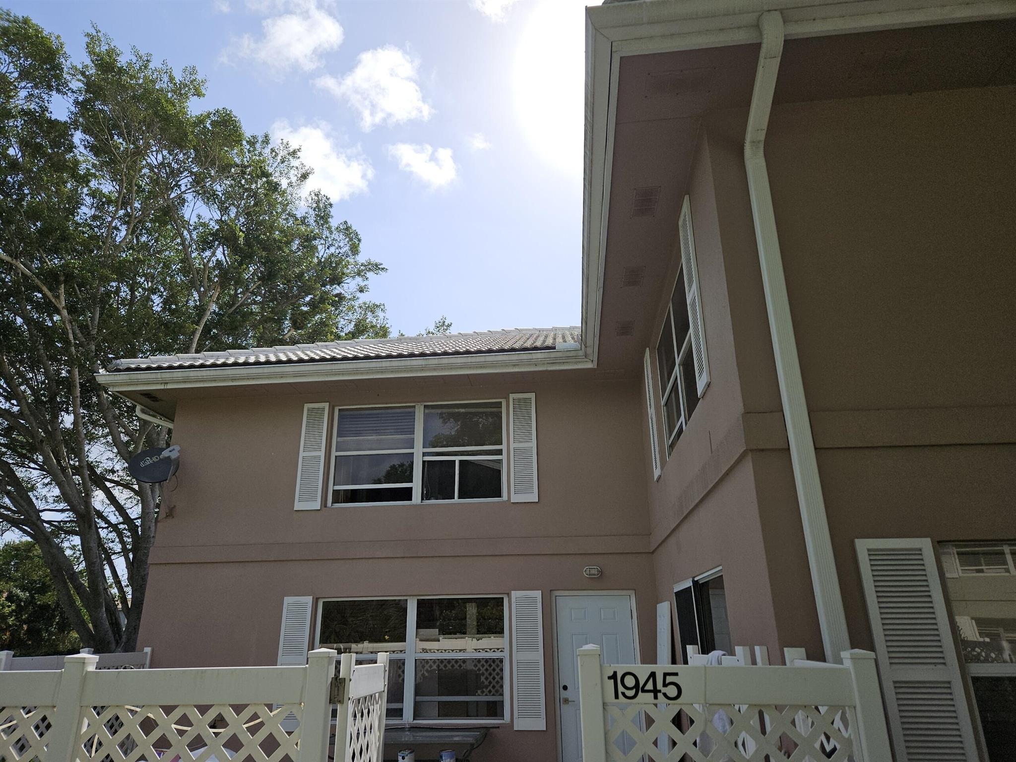 1945 Stratford Way
