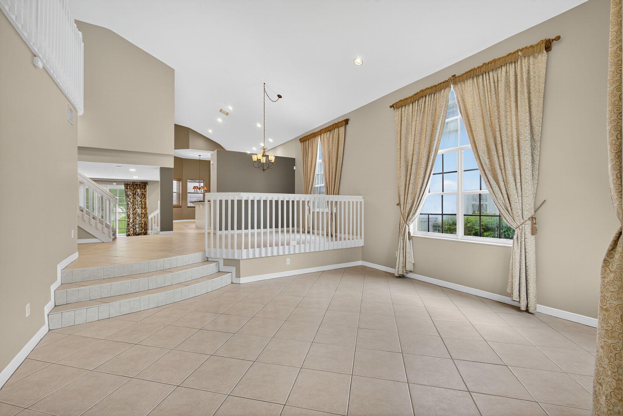8933 Alexandra Cir
