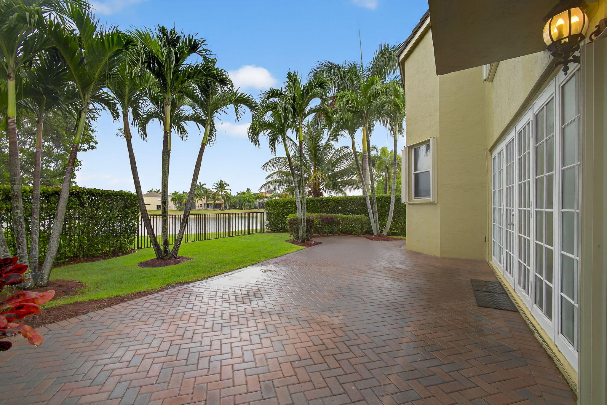 8933 Alexandra Cir Wellington, FL 33414