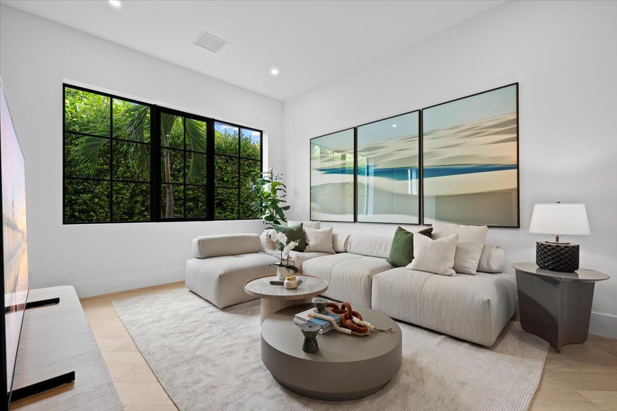 6707 Pamela Ln West Palm Beach, FL 33405 6707 Pamela Ln West Palm Beach, FL 33405