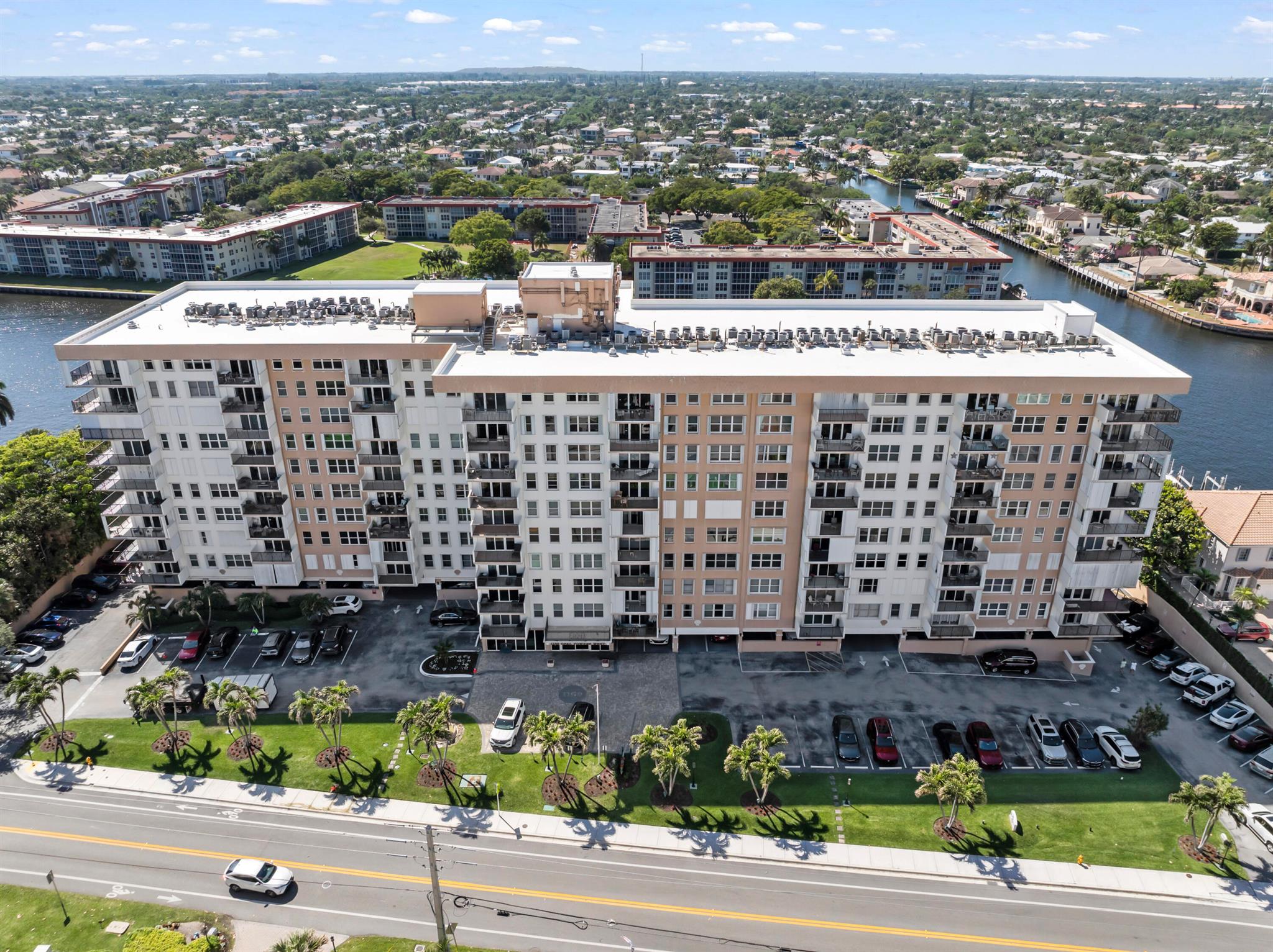 1150 Hillsboro Mile #714