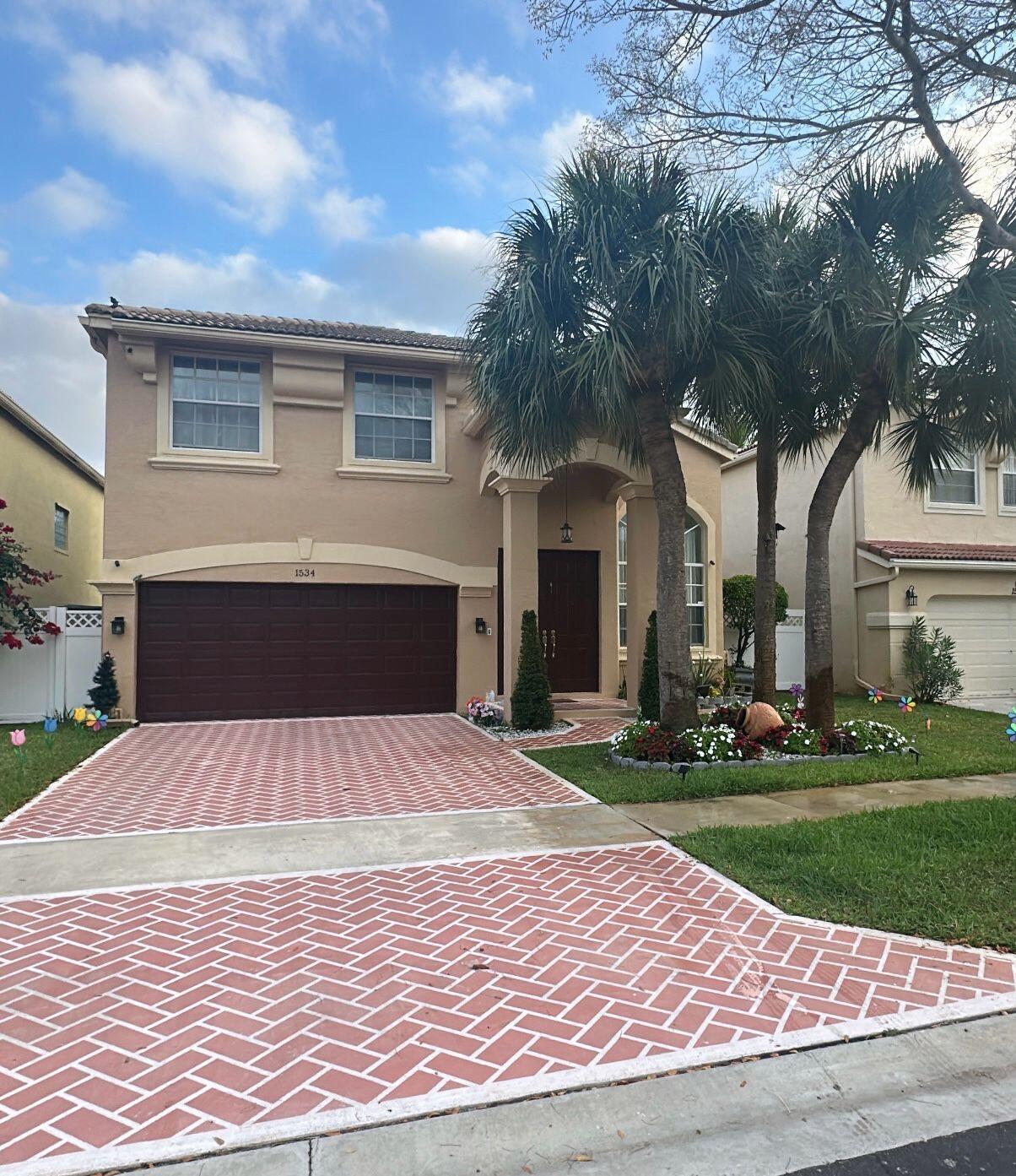 1534 Running Oak Ln