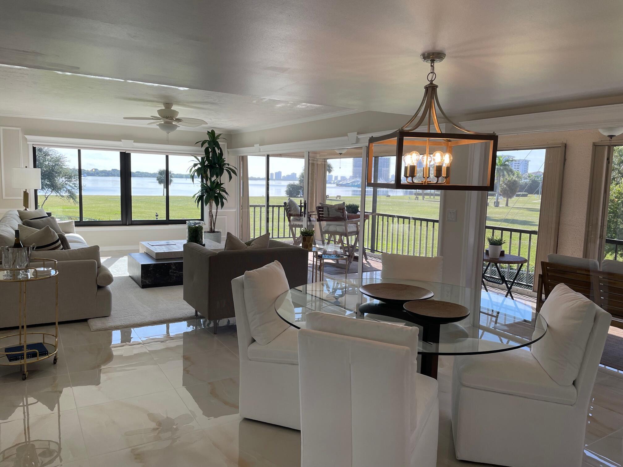 1660 Twelve Oaks Way #201