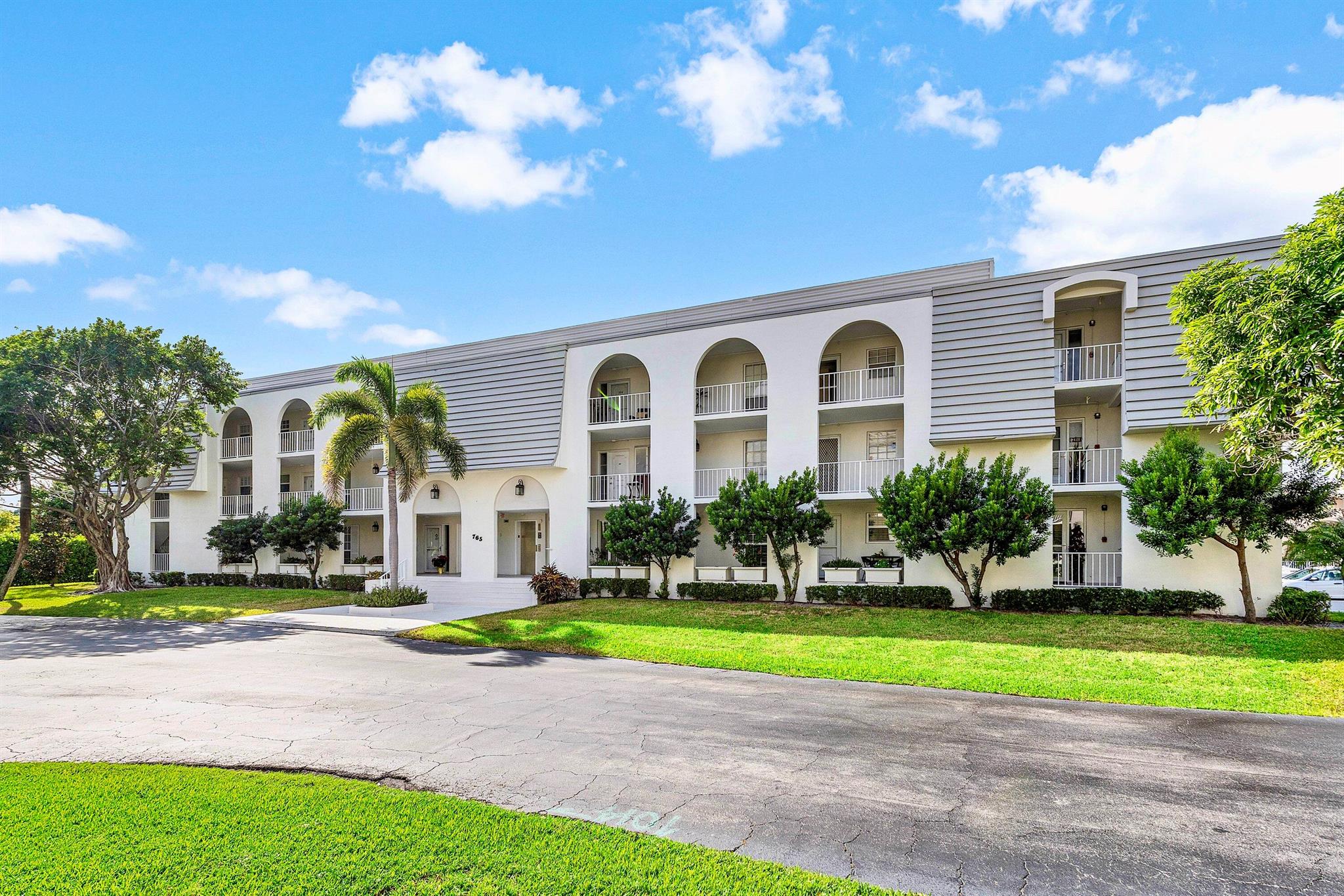 765 Jeffery St #1-203