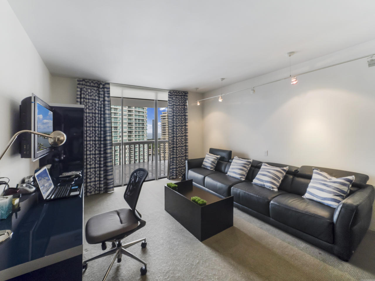 image Hamptons West24