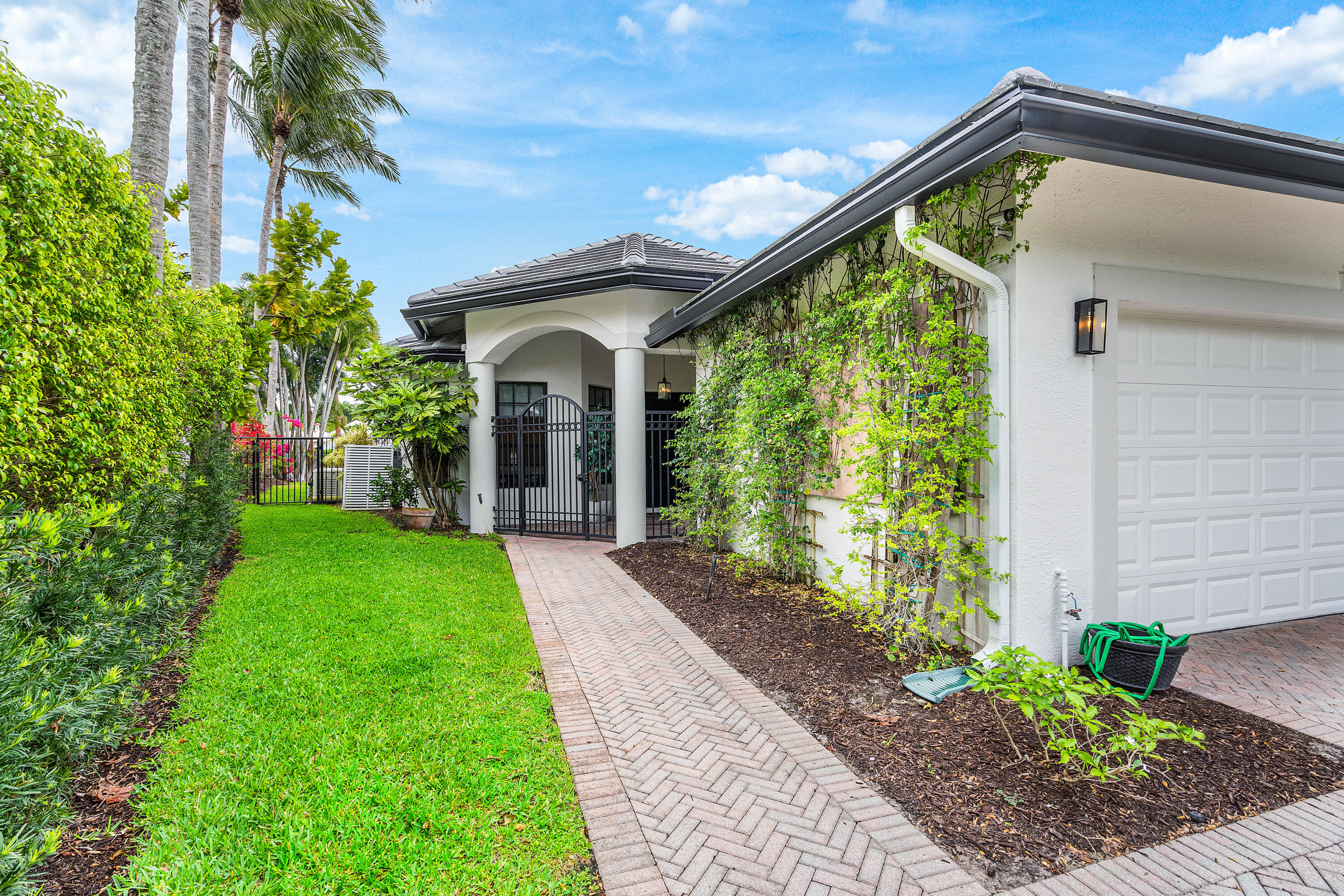 2800 Twin Oaks Wellington, FL 33414