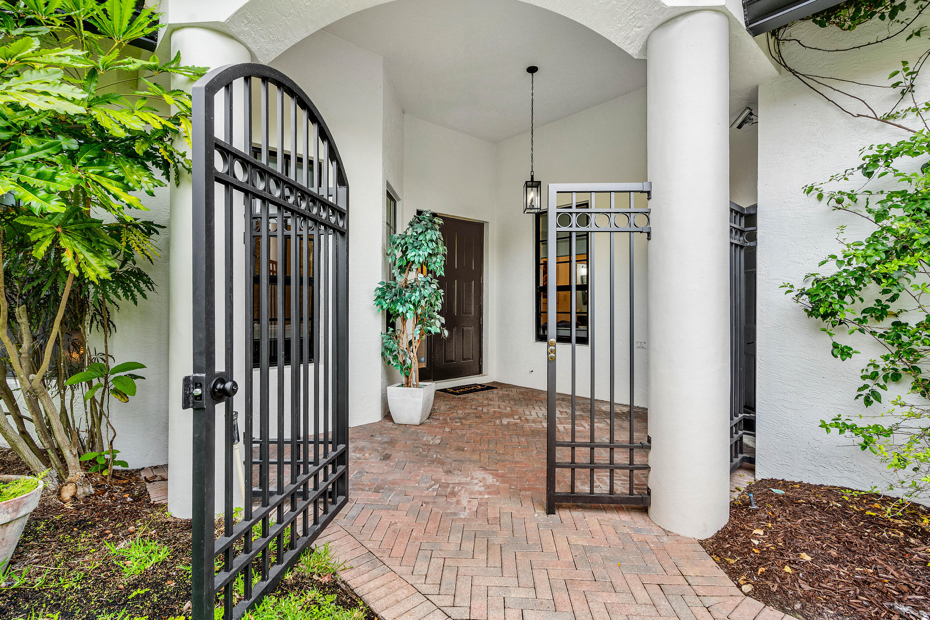 2800 Twin Oaks Wellington, FL 33414