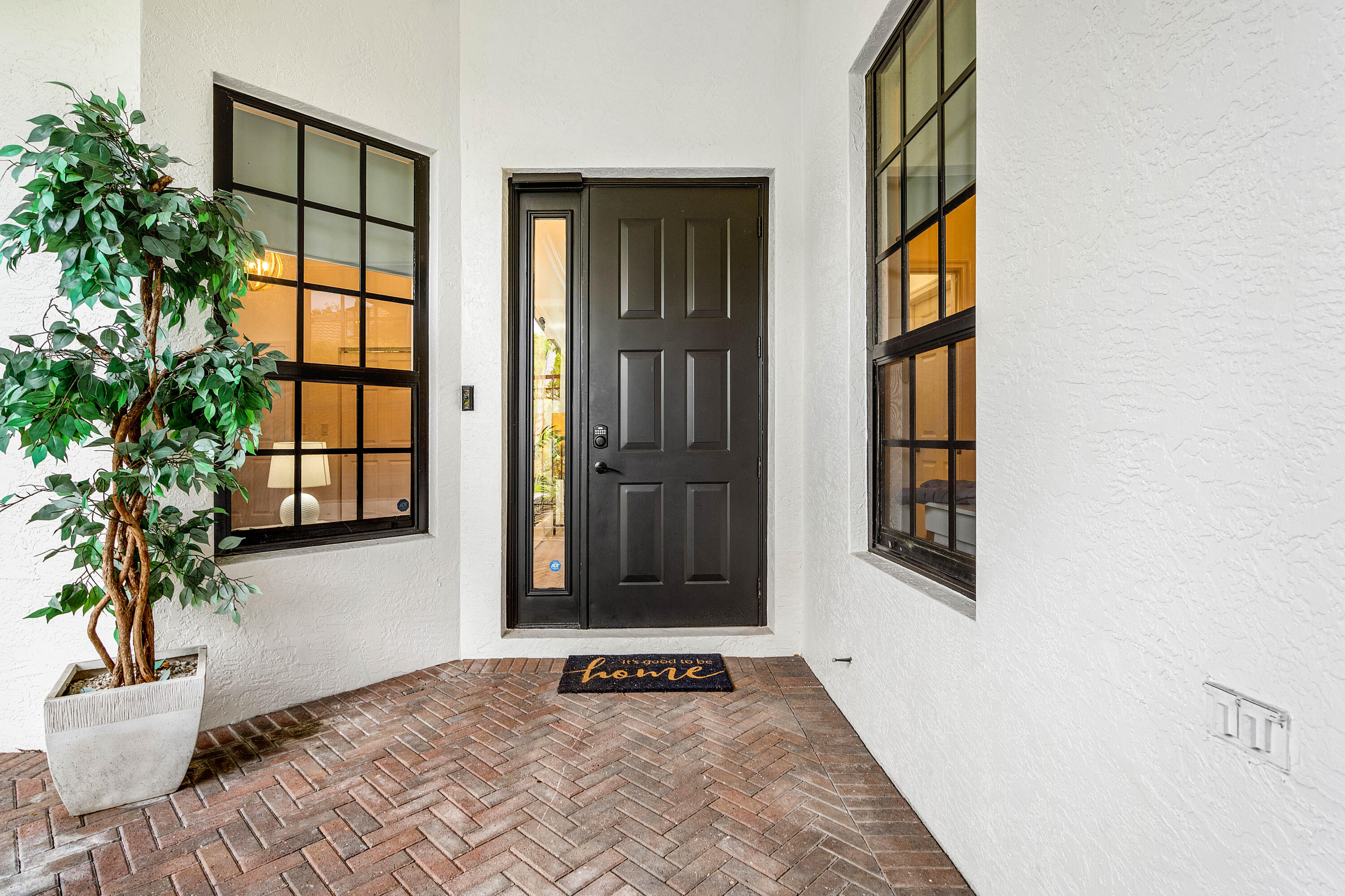 2800 Twin Oaks Wellington, FL 33414