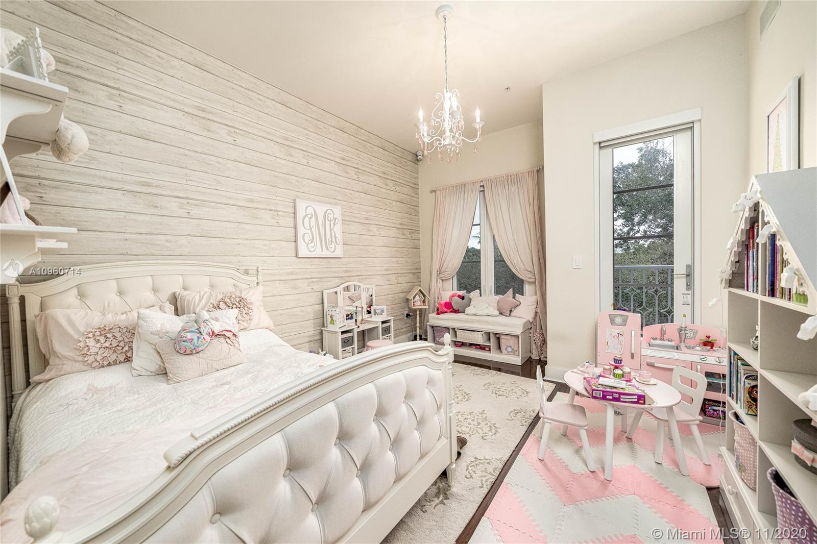 527 Anastasia Ave Coral Gables, FL 33134