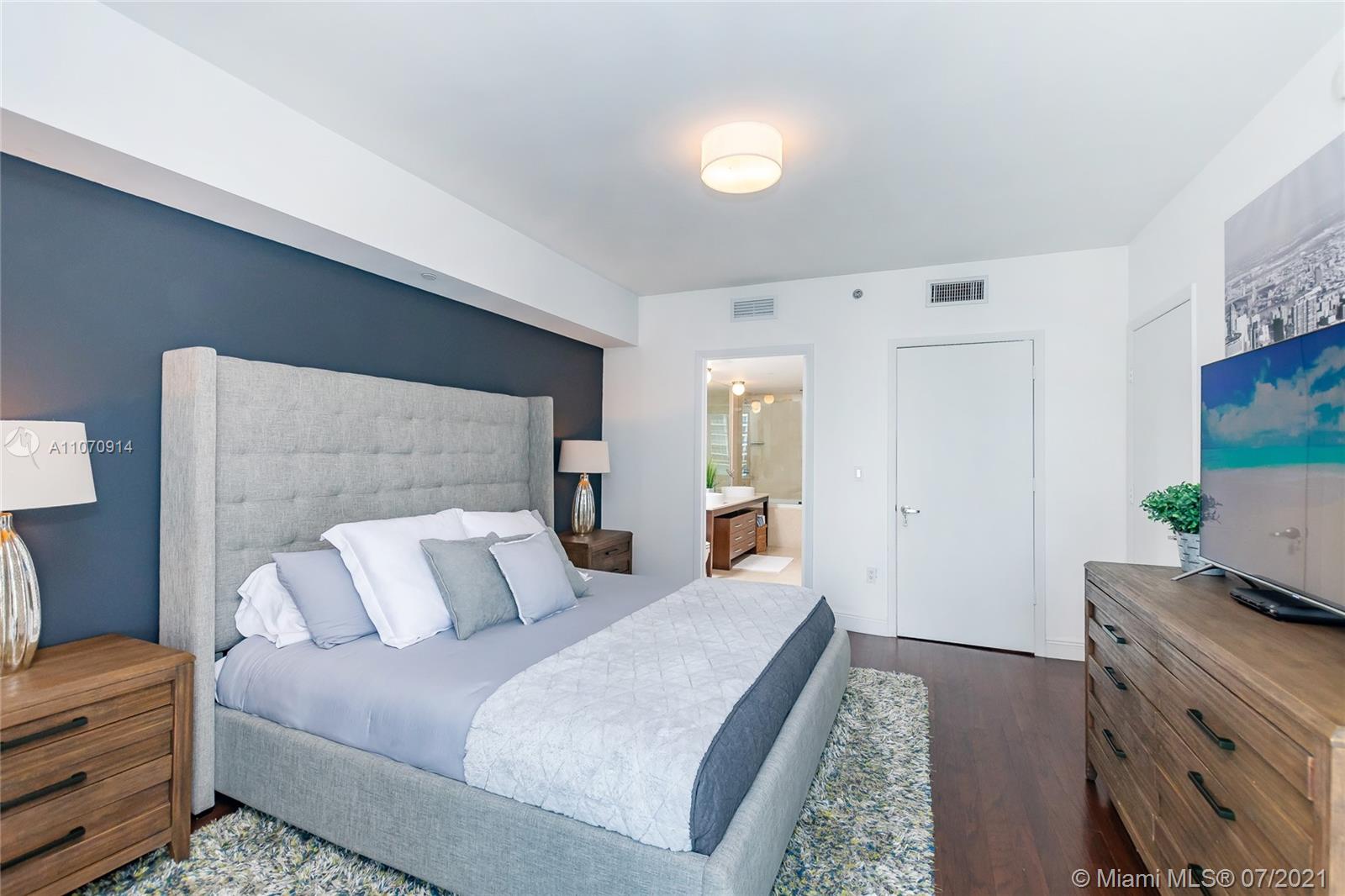 image ICON BRICKELL16