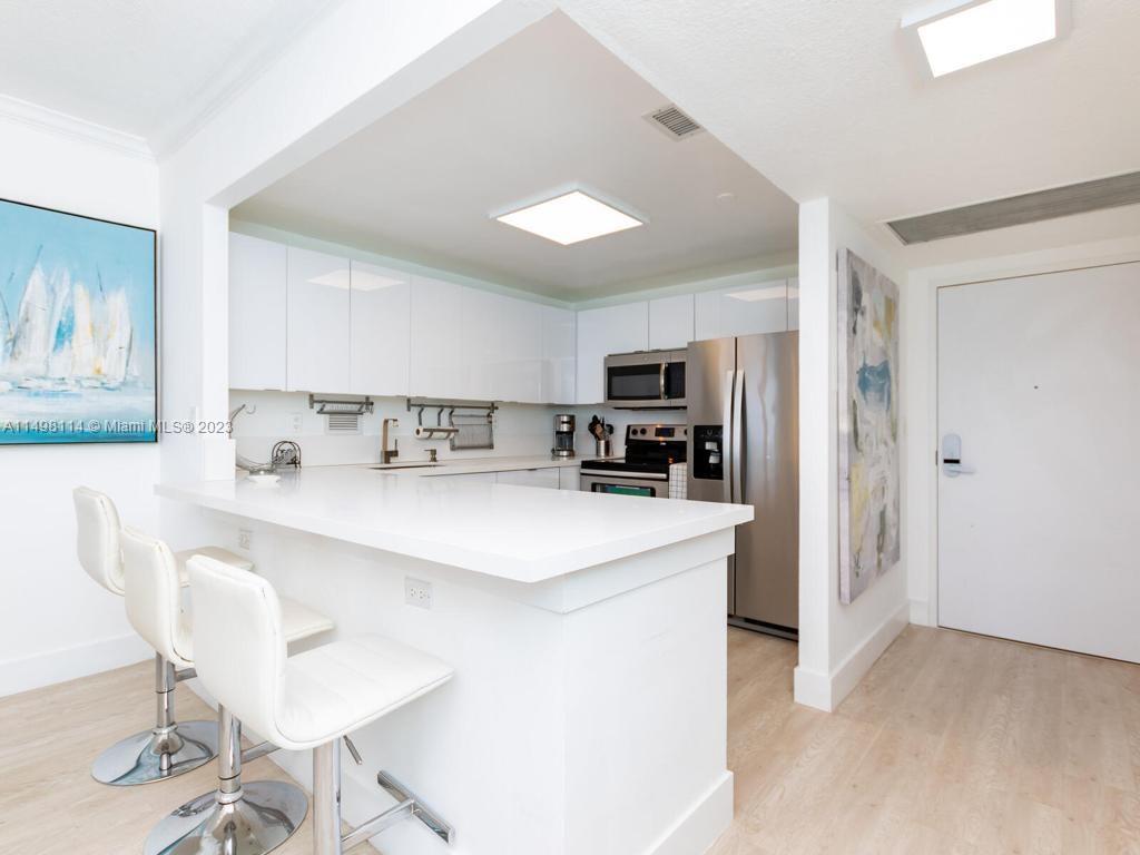 2301 Collins Ave #625