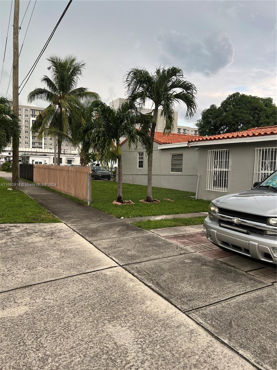 904 E 24th St,Hialeah, FL 33013