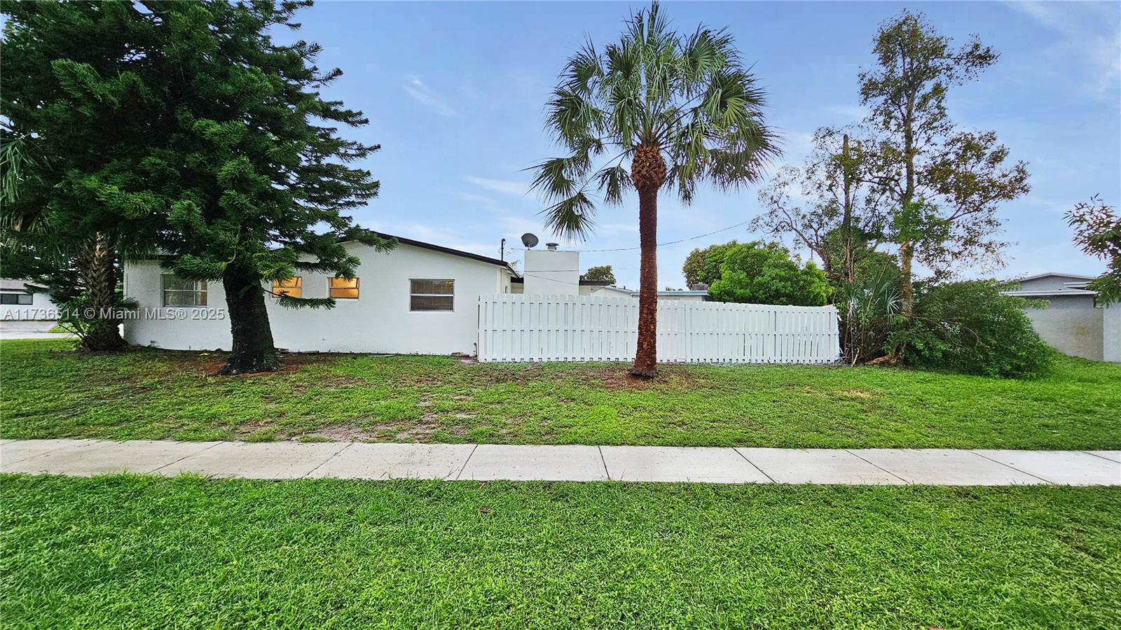 3801 NW 6th St,Lauderhill, FL 33311