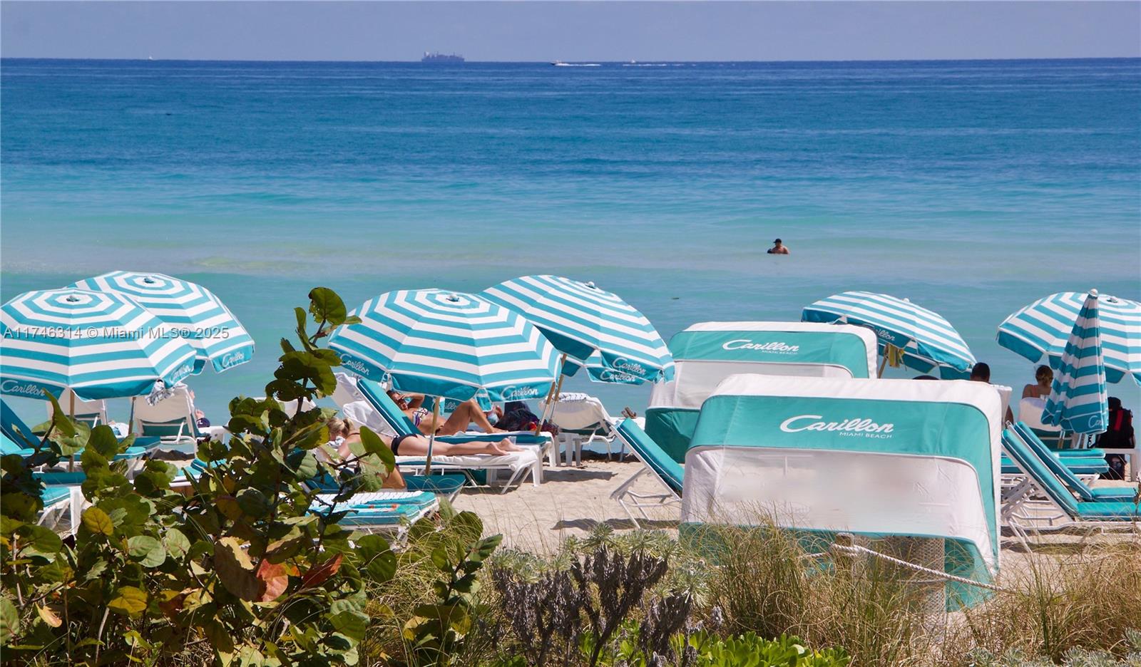 image Central Carillon Beach27