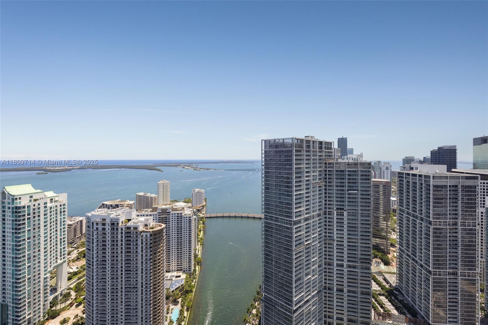 image Aston Martin Residences32
