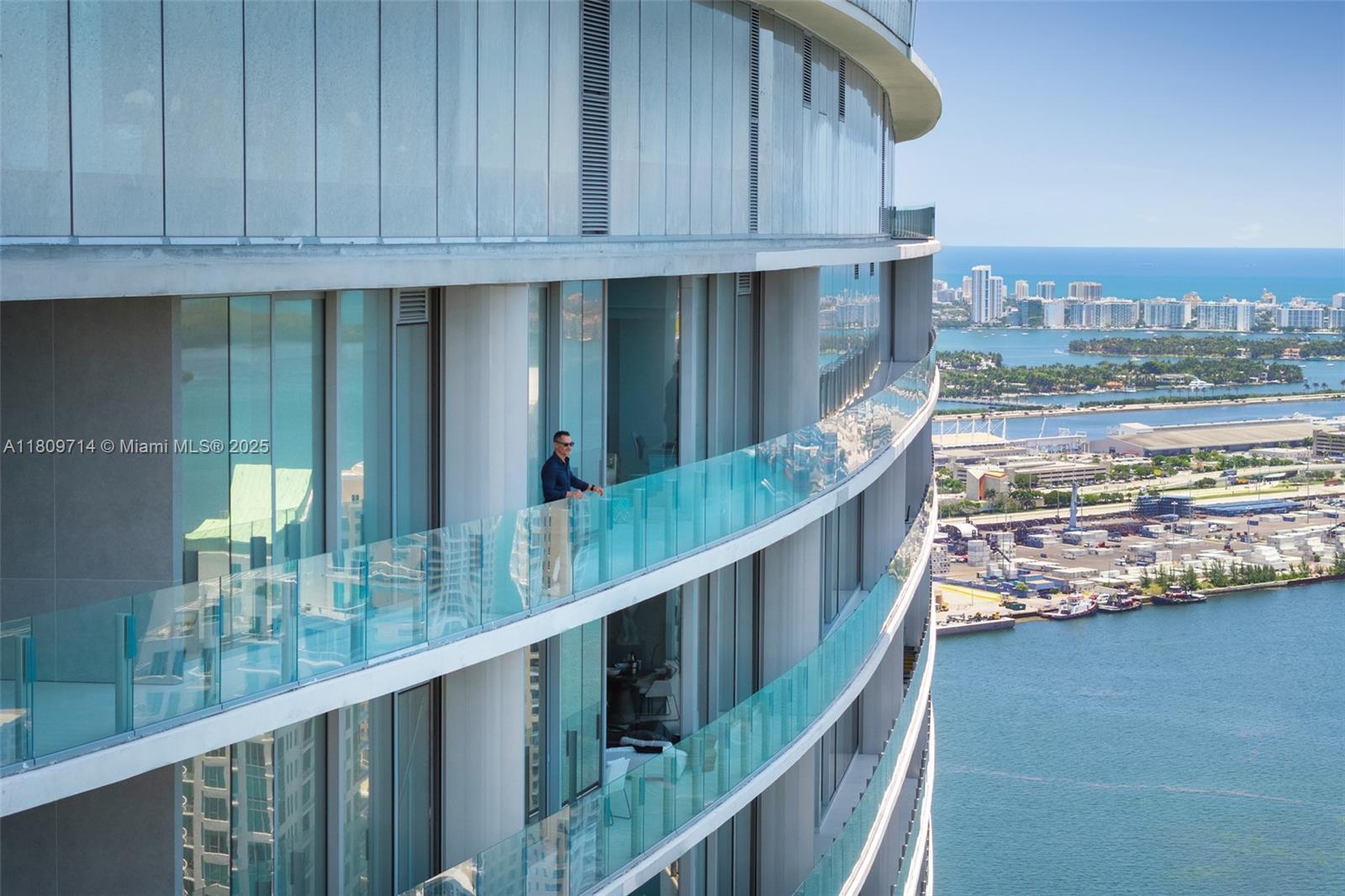 image Aston Martin Residences33