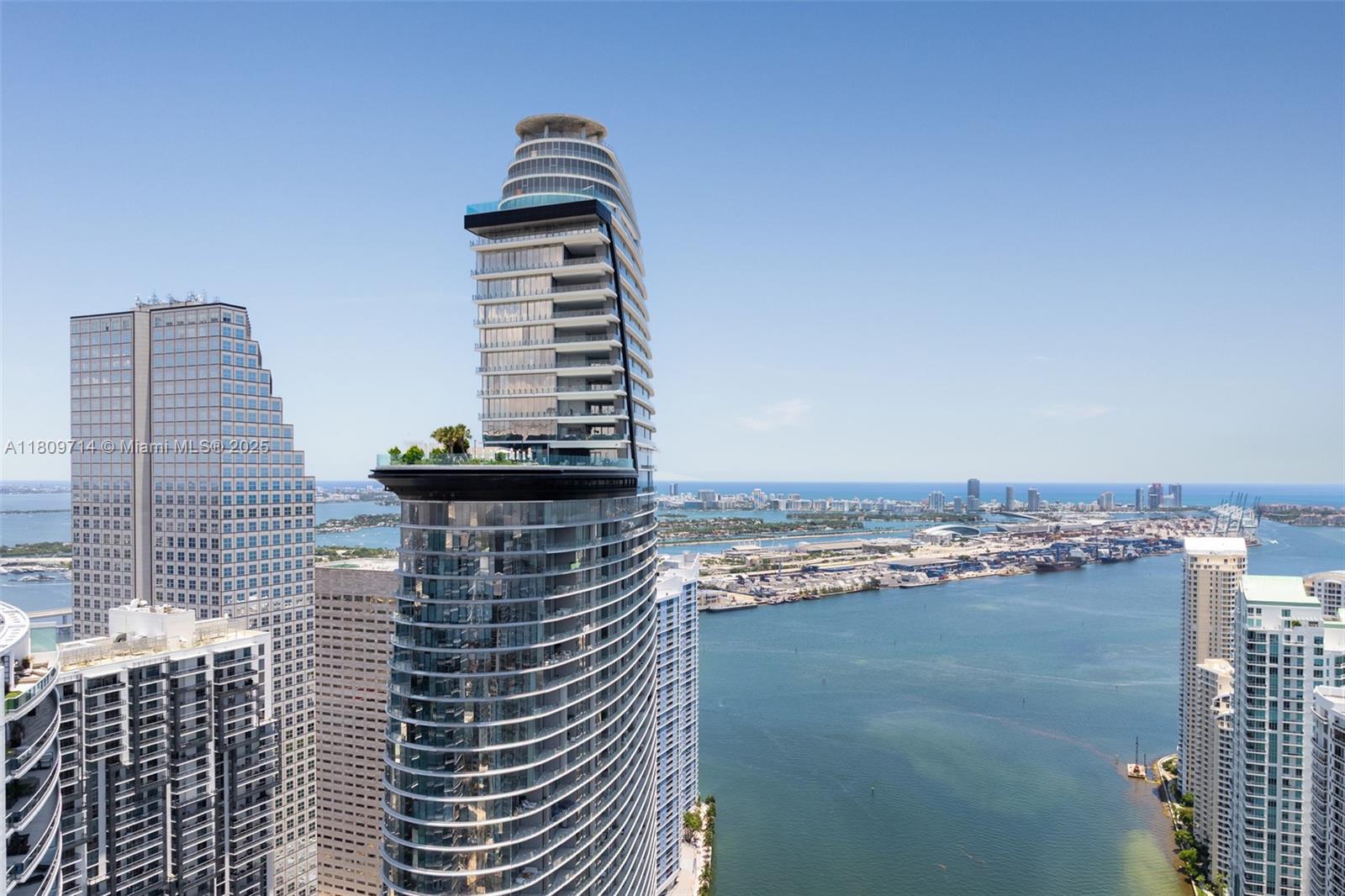 image Aston Martin Residences35