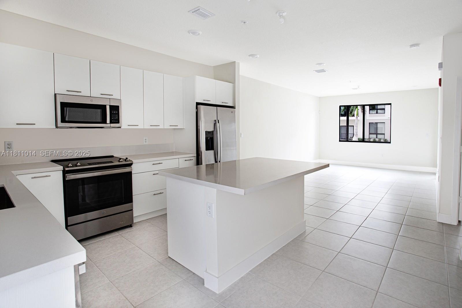 8167 NW 41st St #E-104 Doral, FL 33166