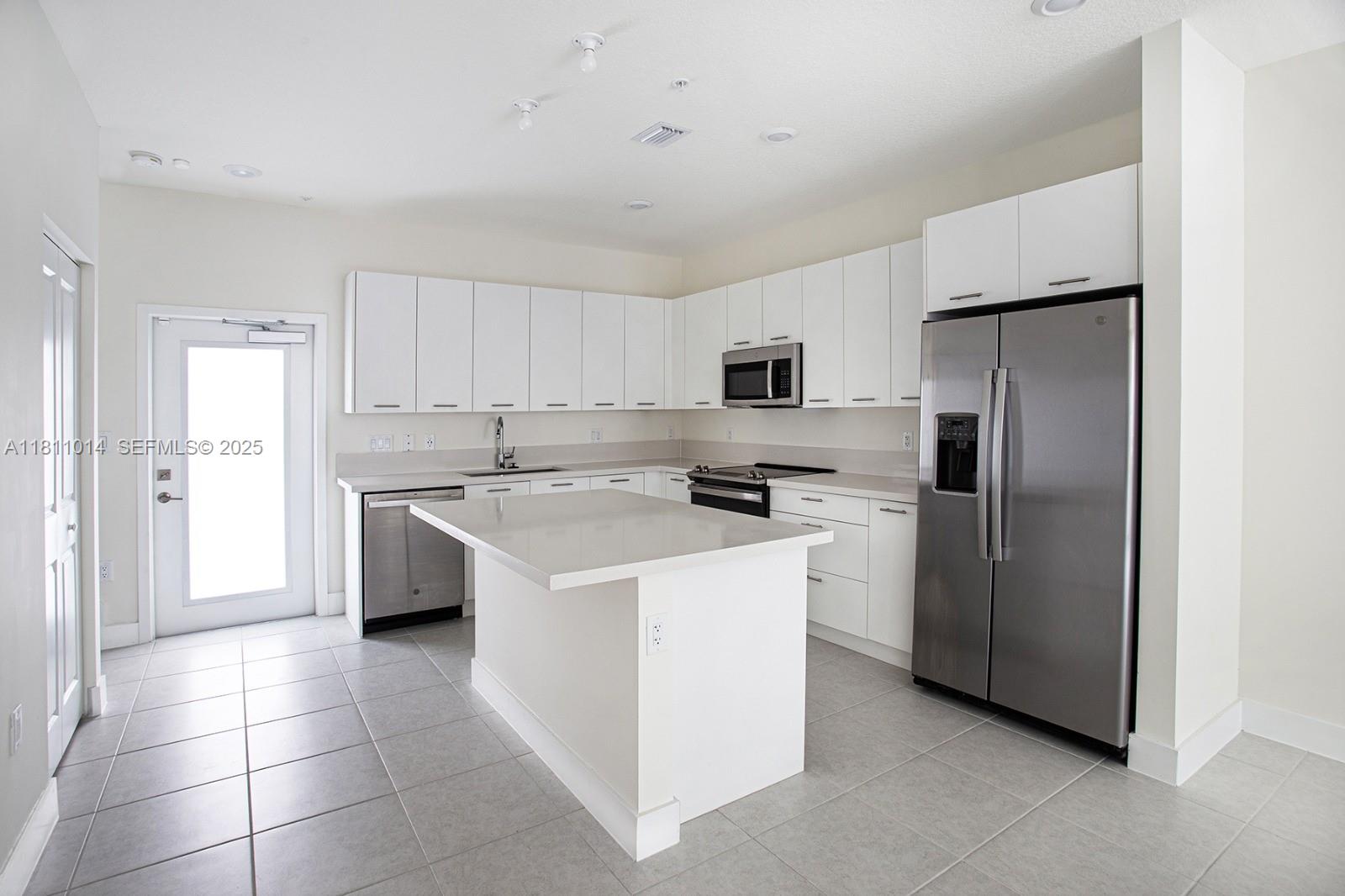 8167 NW 41st St #E-104 Doral, FL 33166