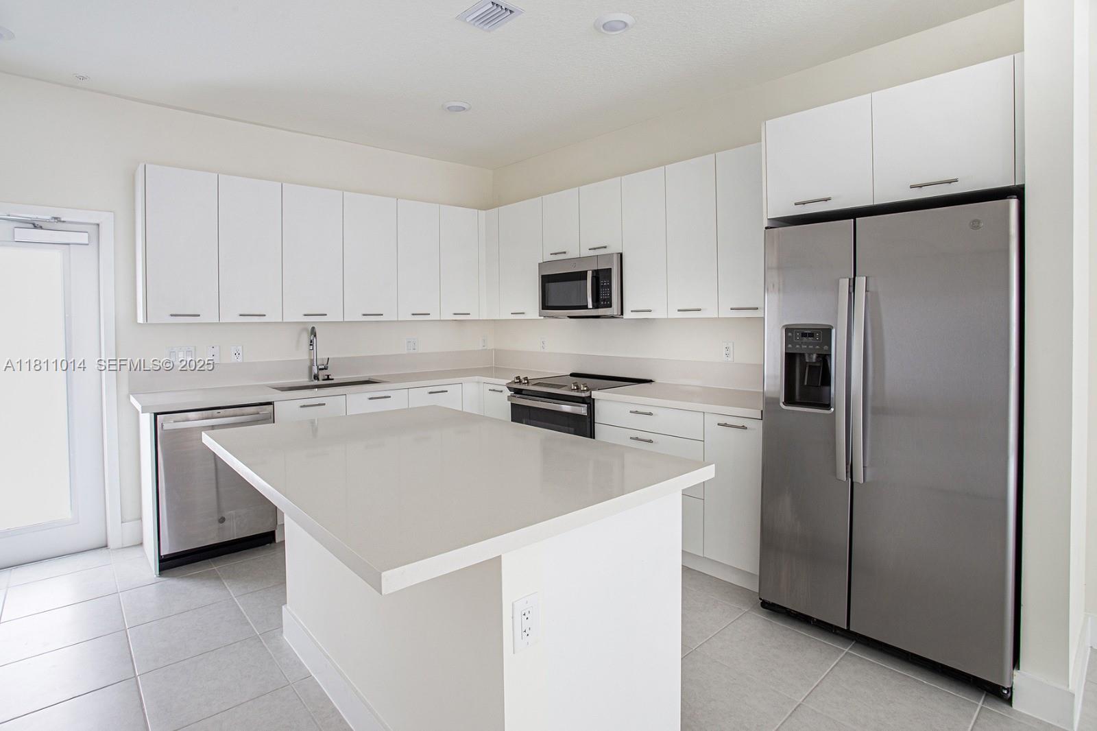 8167 NW 41st St #E-104 Doral, FL 33166