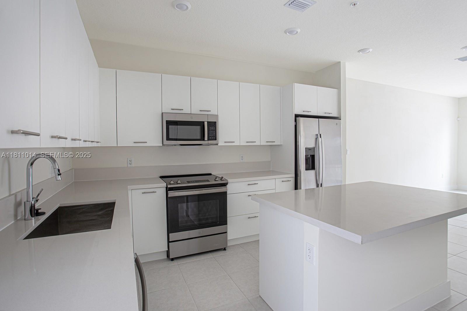 8167 NW 41st St #E-104 Doral, FL 33166